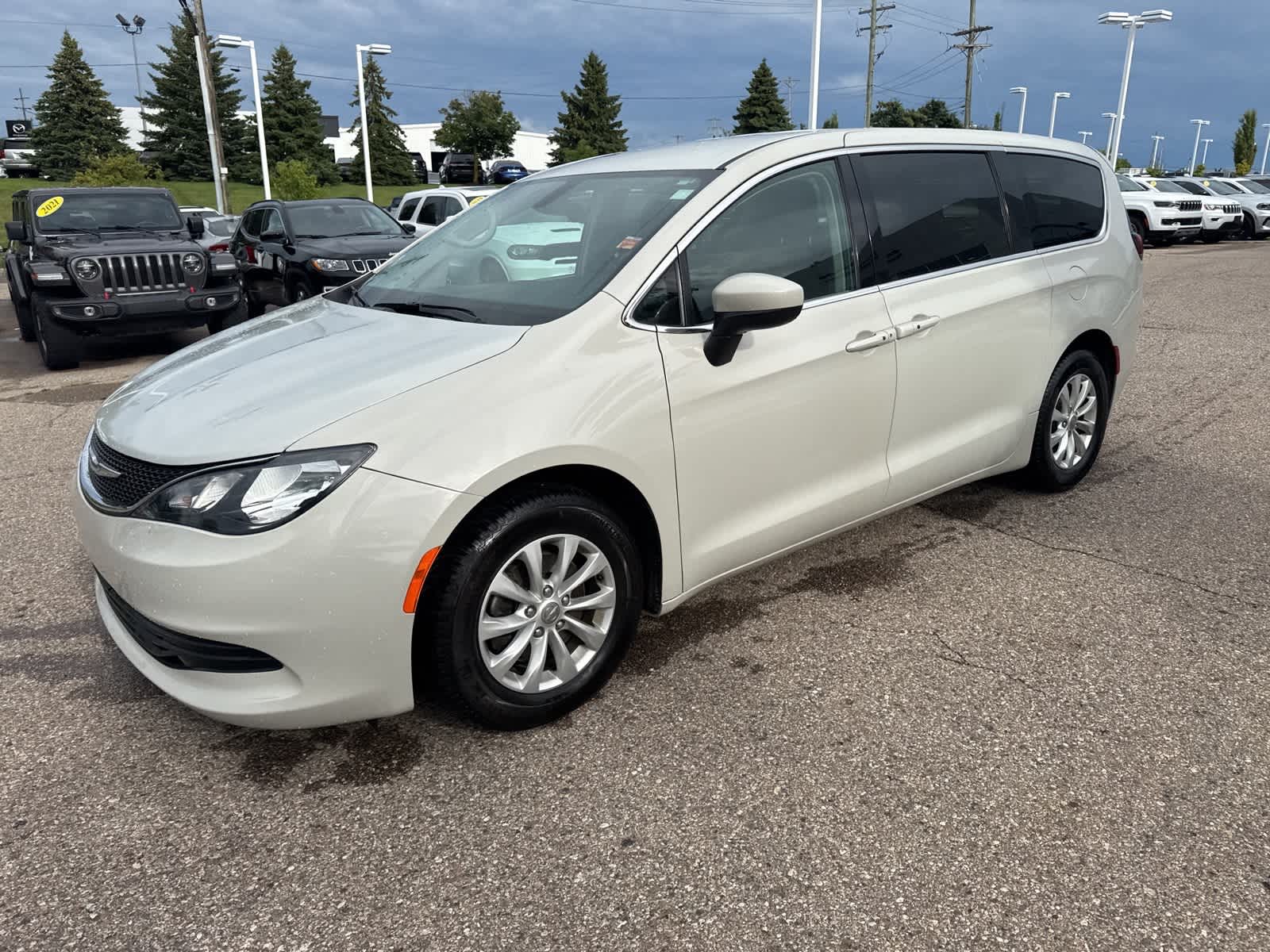 Thumbnail: 2017 Chrysler Pacifica - 30
