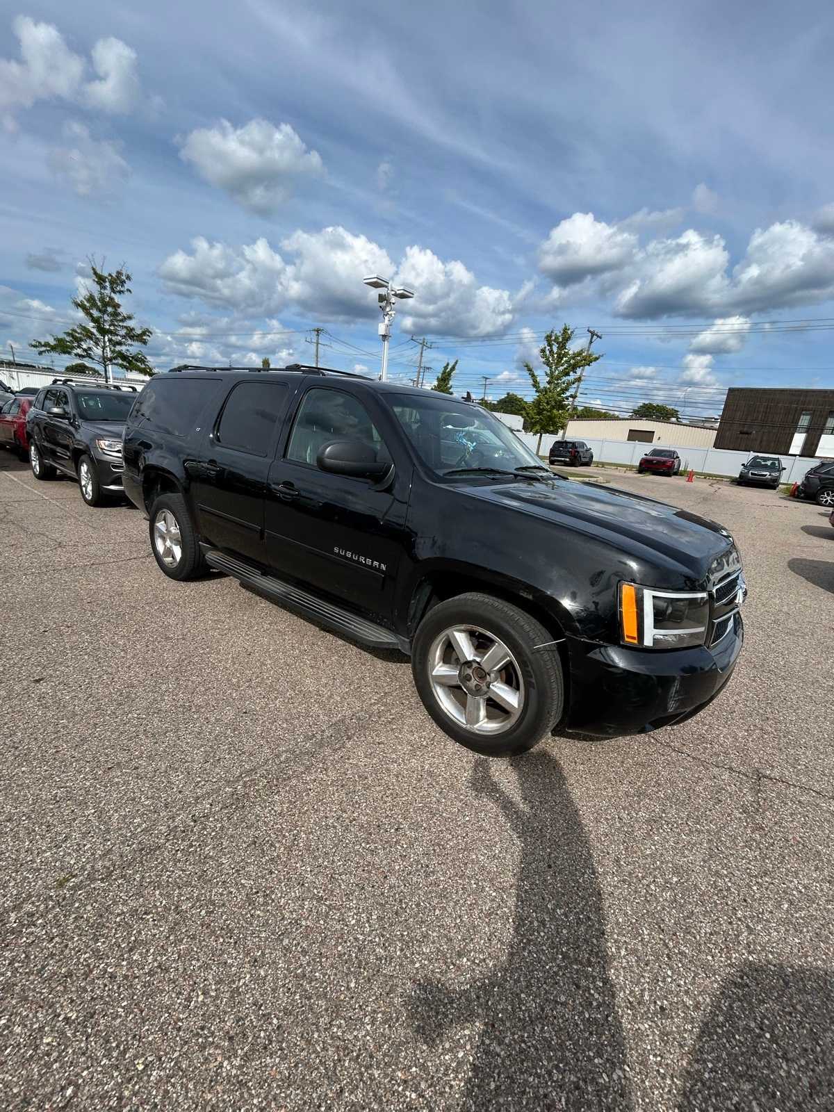 Thumbnail: 2011 Chevrolet Suburban - 10