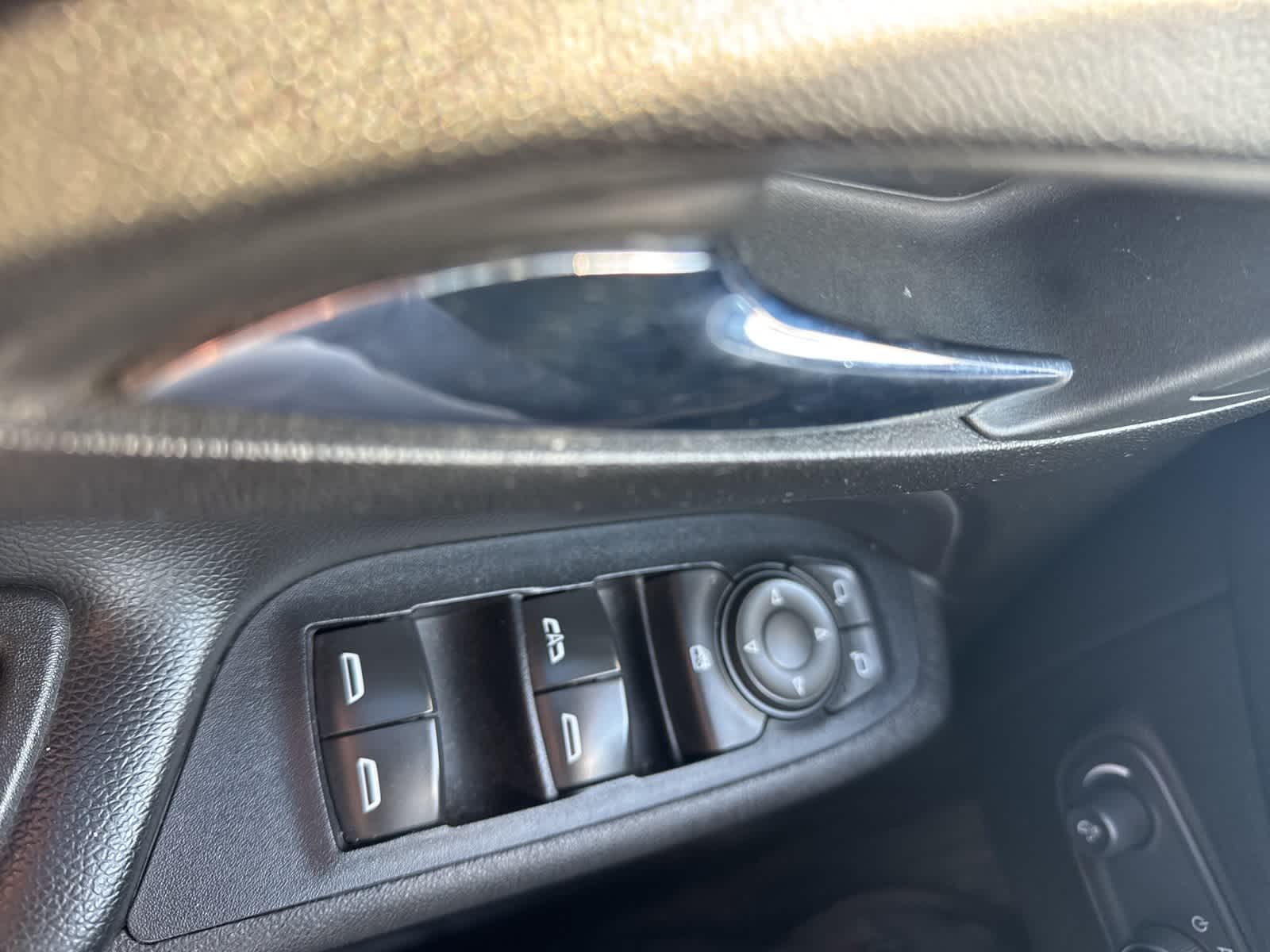 Thumbnail: 2020 Chevrolet Equinox - 25