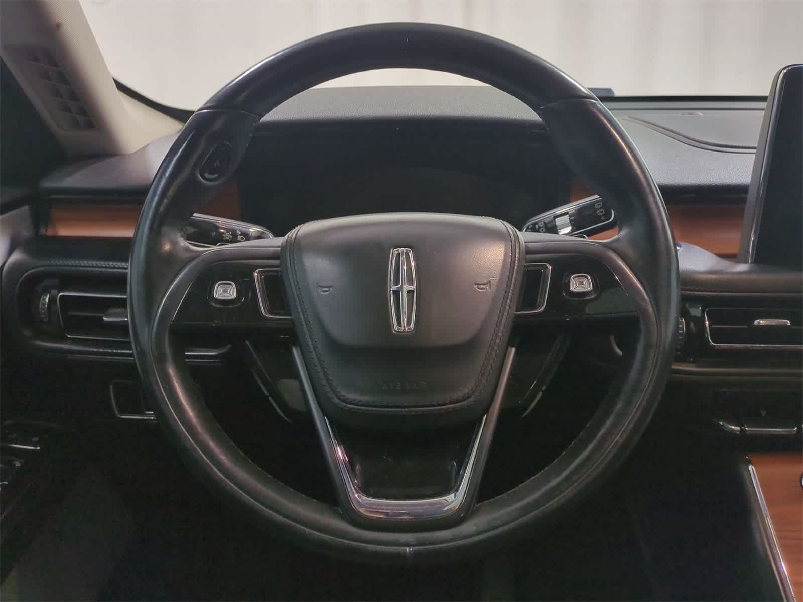 Thumbnail: 2020 Lincoln Aviator - 25