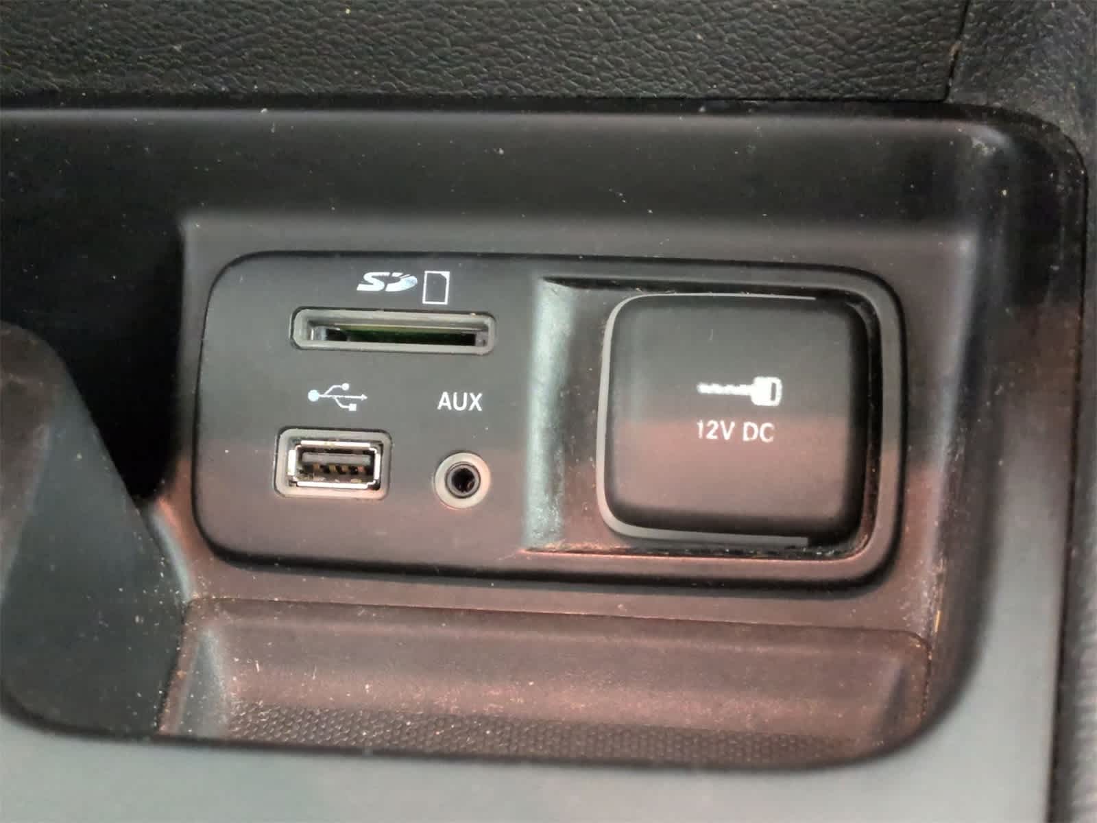 Thumbnail: 2015 Jeep Cherokee - 30