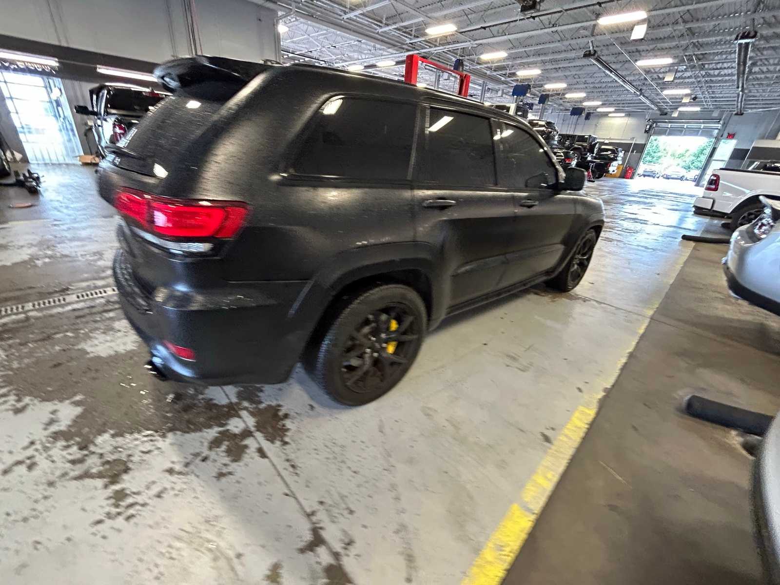 Thumbnail: 2020 Jeep Grand Cherokee - 16