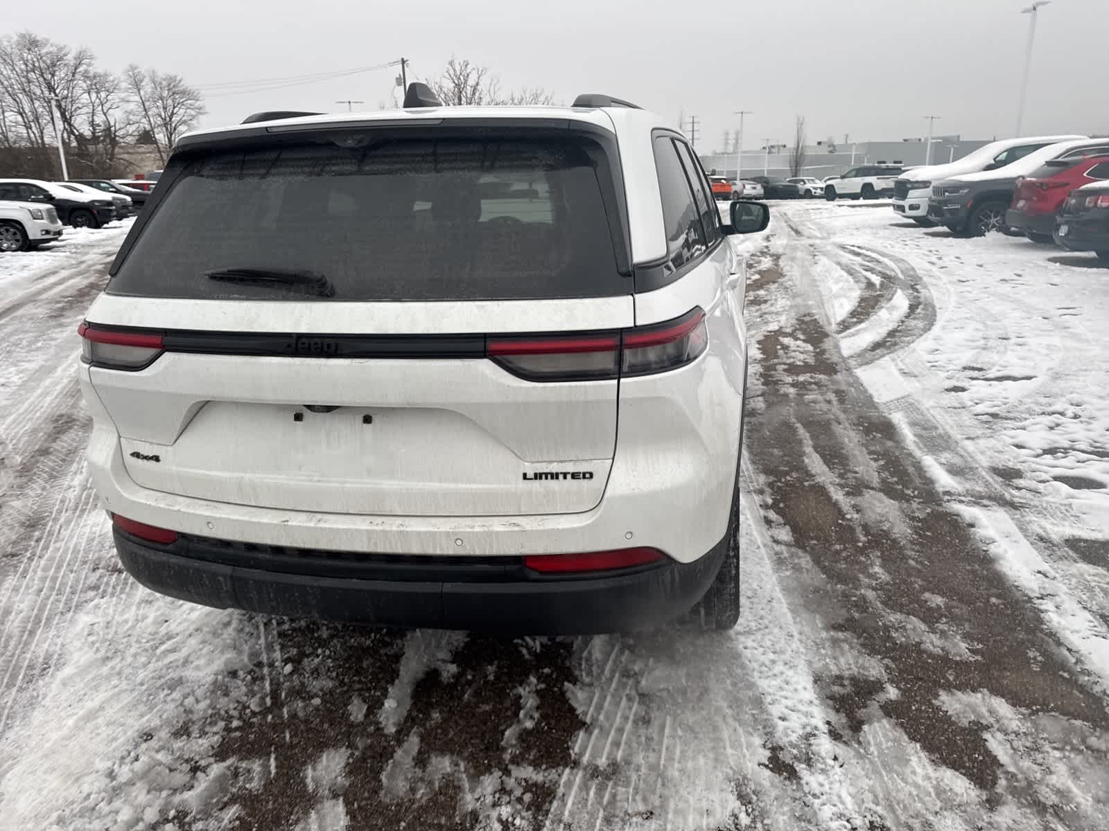 Thumbnail: 2023 Jeep Grand Cherokee - 10