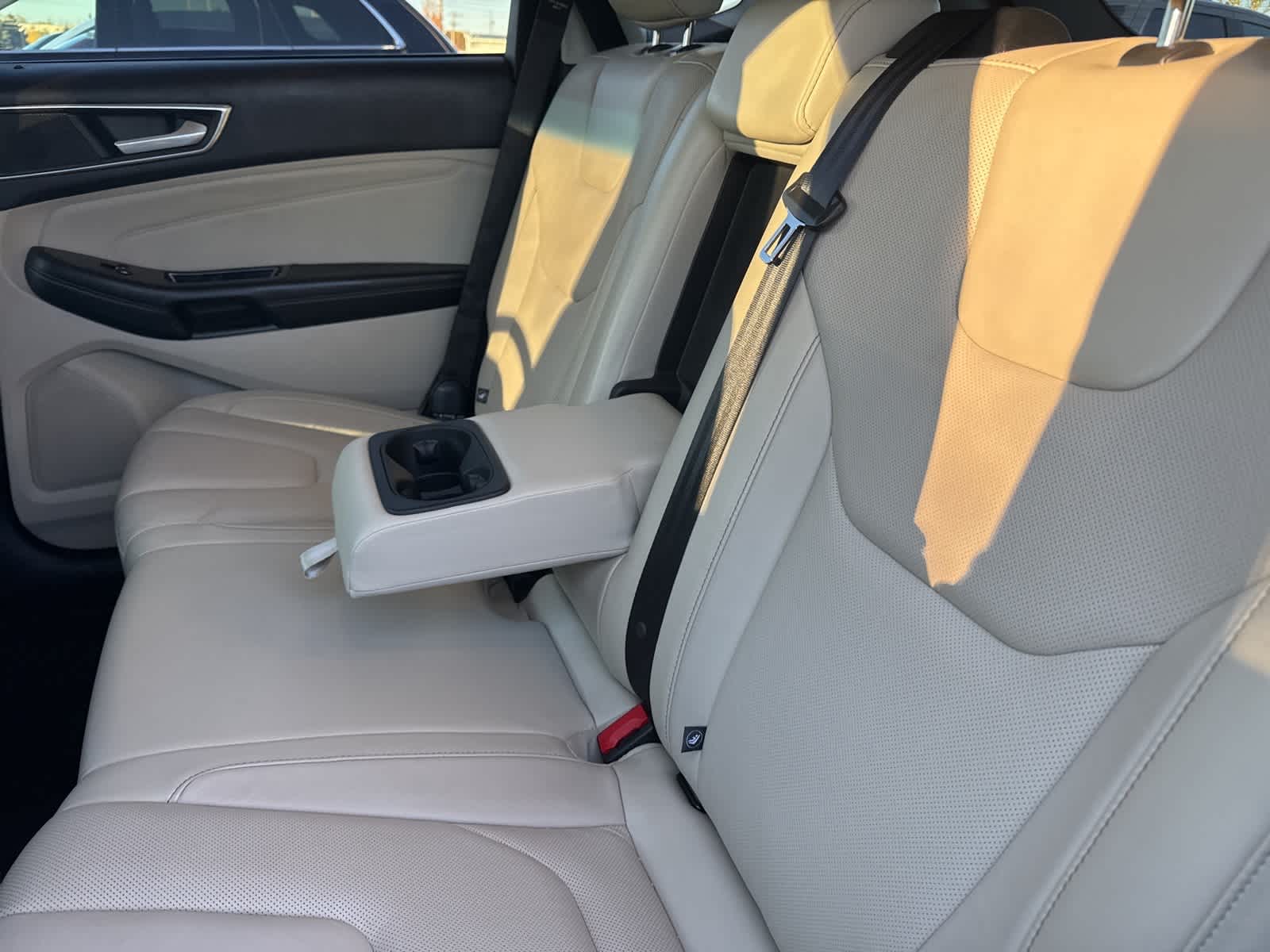 Thumbnail: 2016 Ford Edge - 23