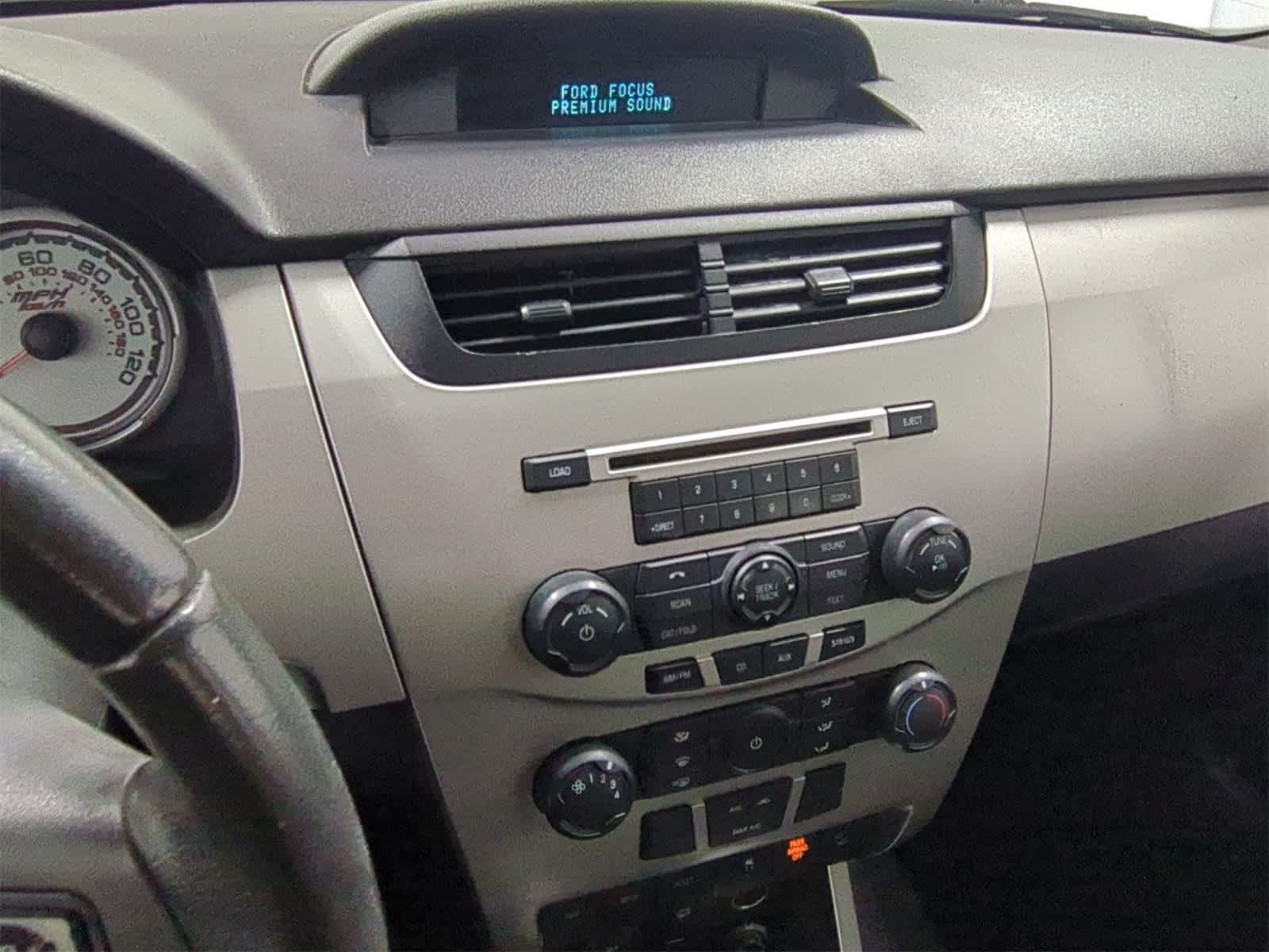 Thumbnail: 2010 Ford Focus - 27