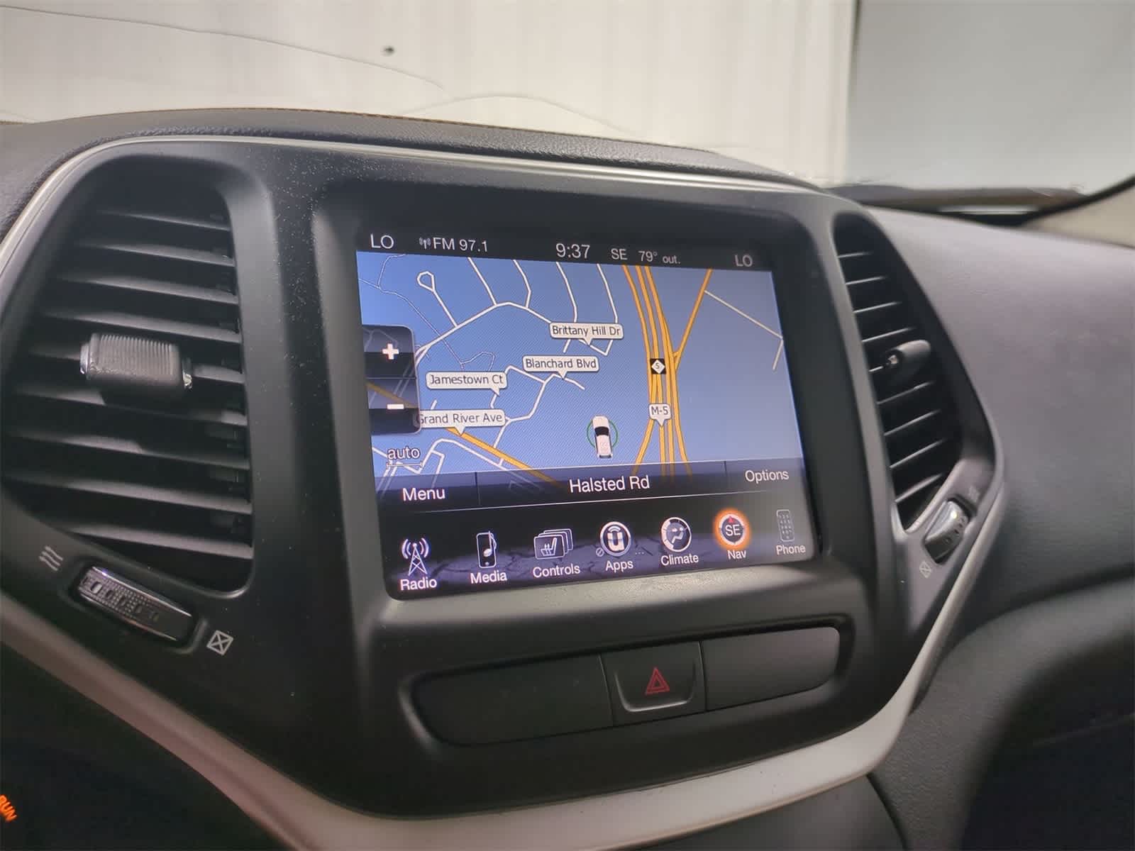 Thumbnail: 2016 Jeep Cherokee - 29