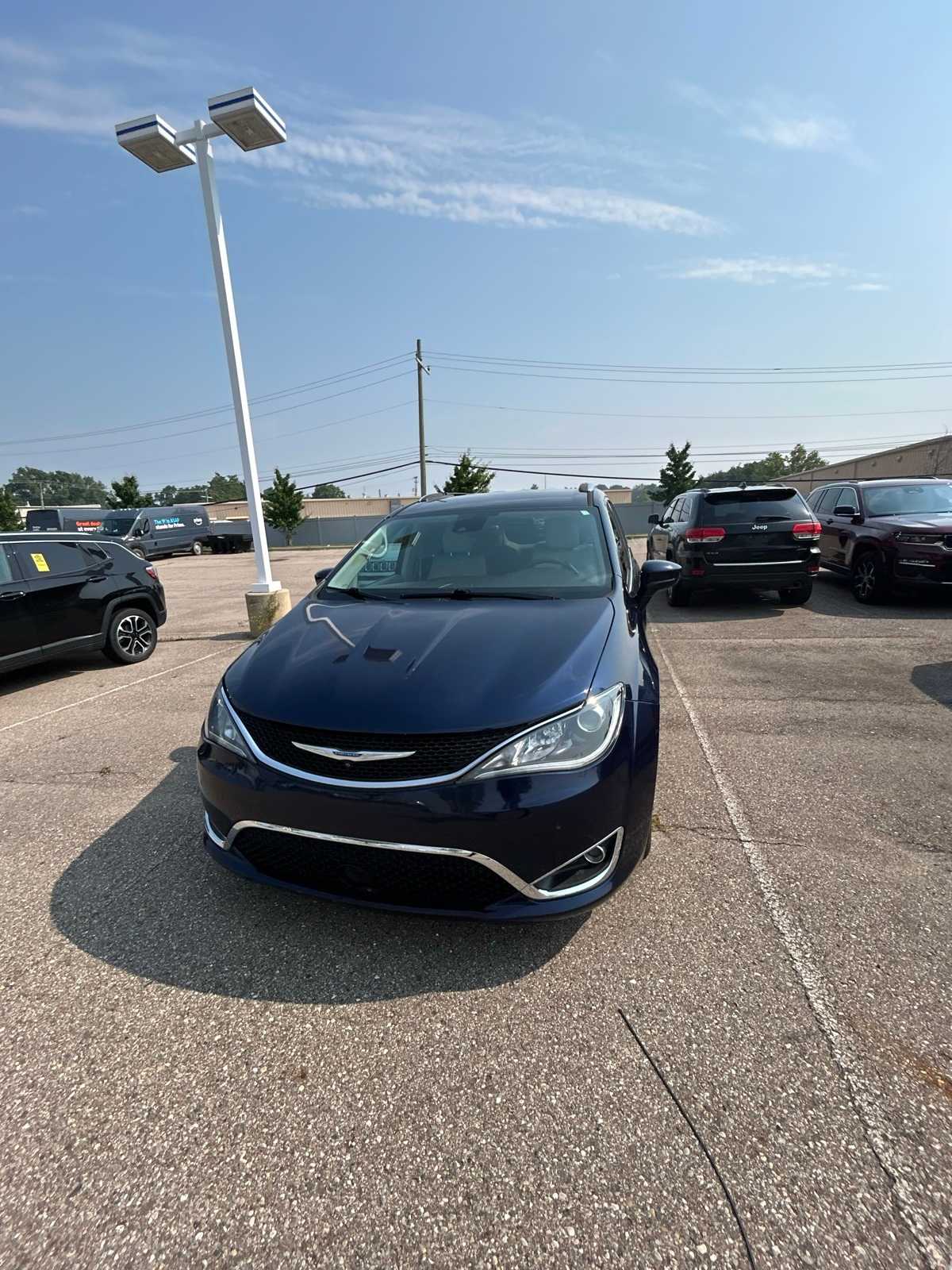 Thumbnail: 2018 Chrysler Pacifica - 7