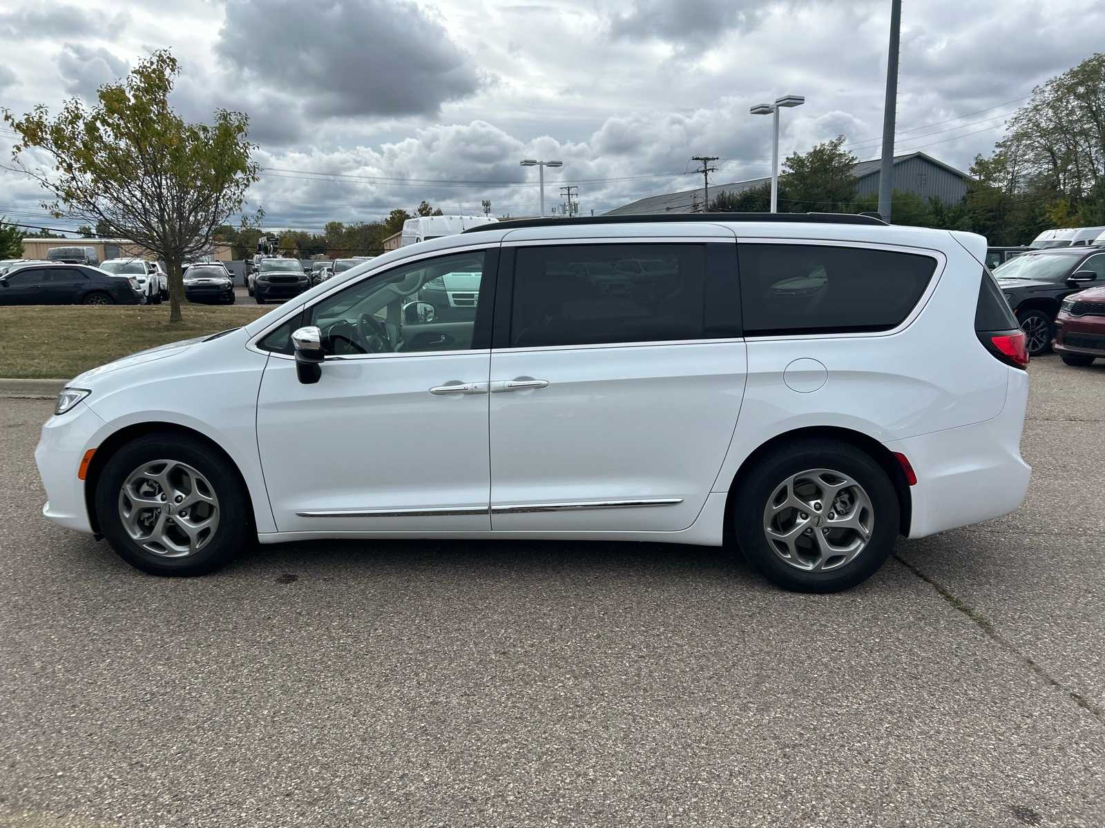 Thumbnail: 2023 Chrysler Pacifica - 27