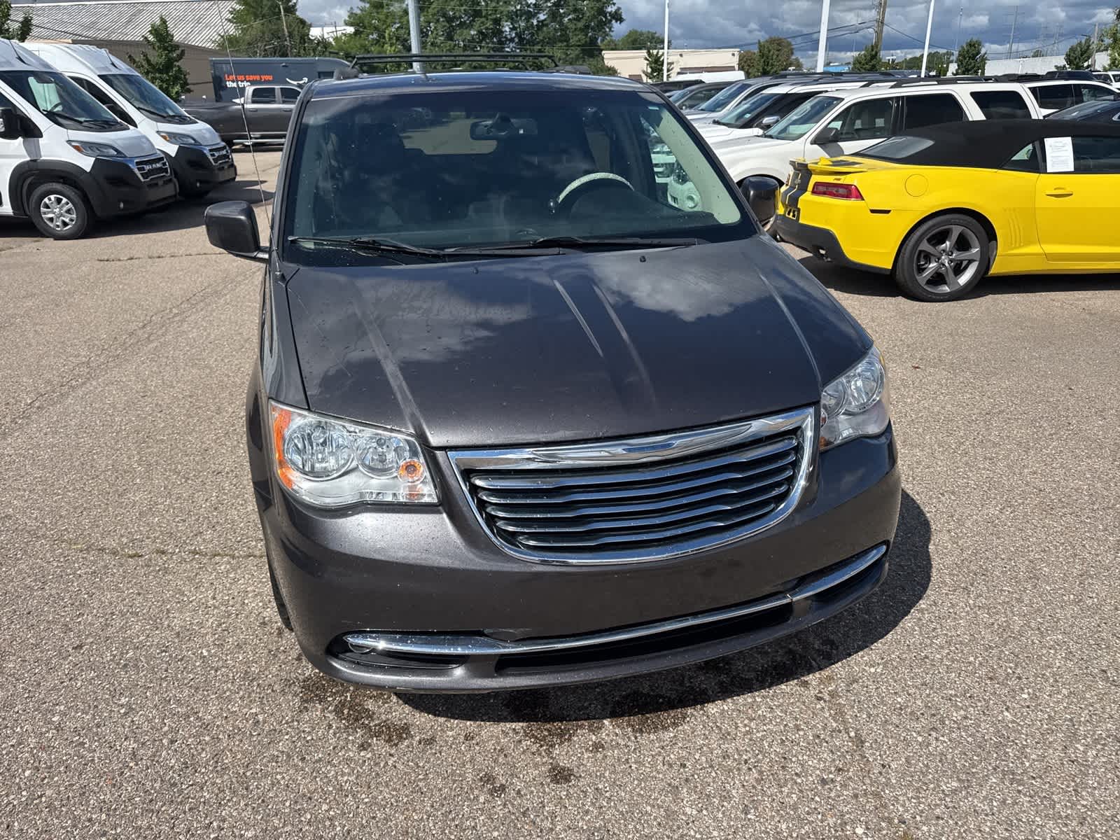 Thumbnail: 2015 Chrysler Town & Country - 5
