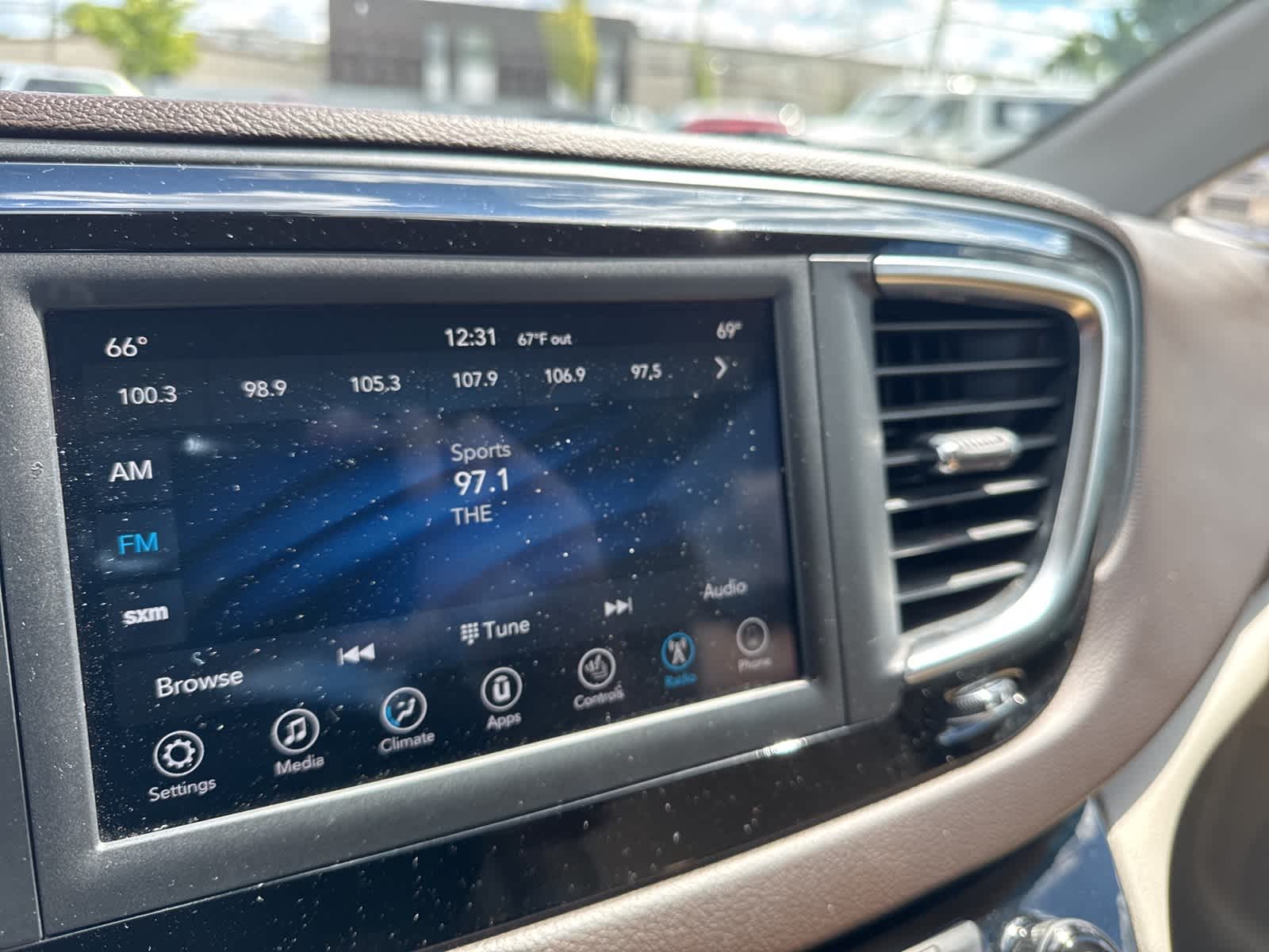Thumbnail: 2020 Chrysler Pacifica - 33