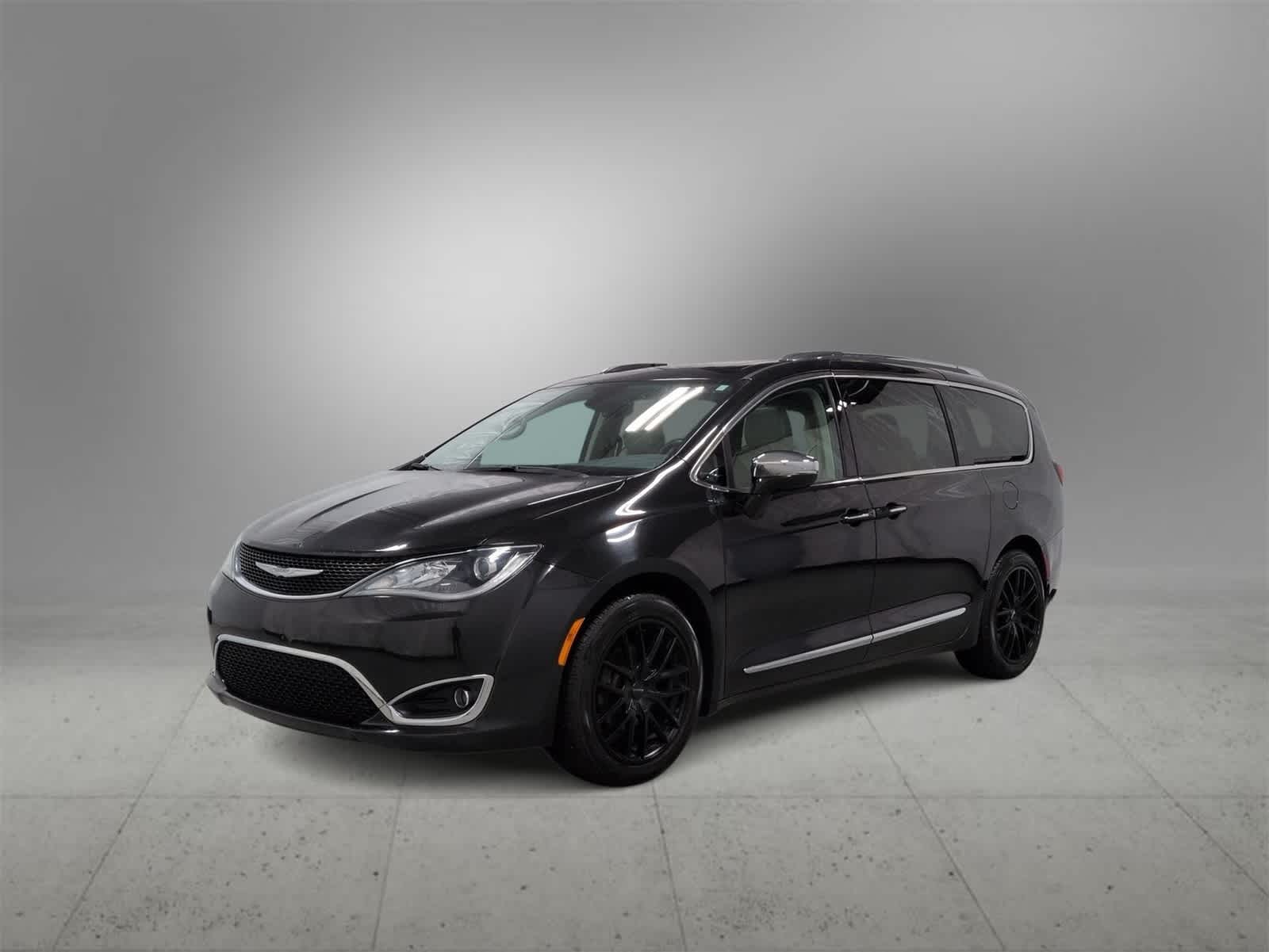 Thumbnail: 2017 Chrysler Pacifica - 5