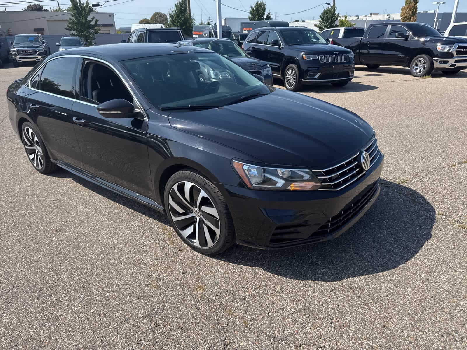Thumbnail: 2017 Volkswagen Passat - 6