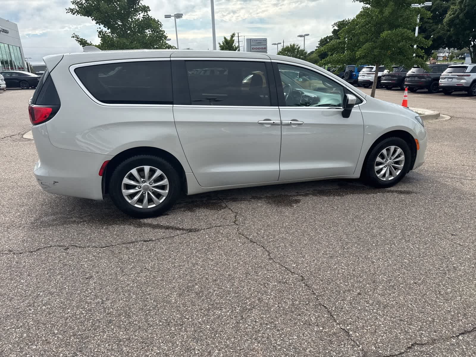 Thumbnail: 2017 Chrysler Pacifica - 14