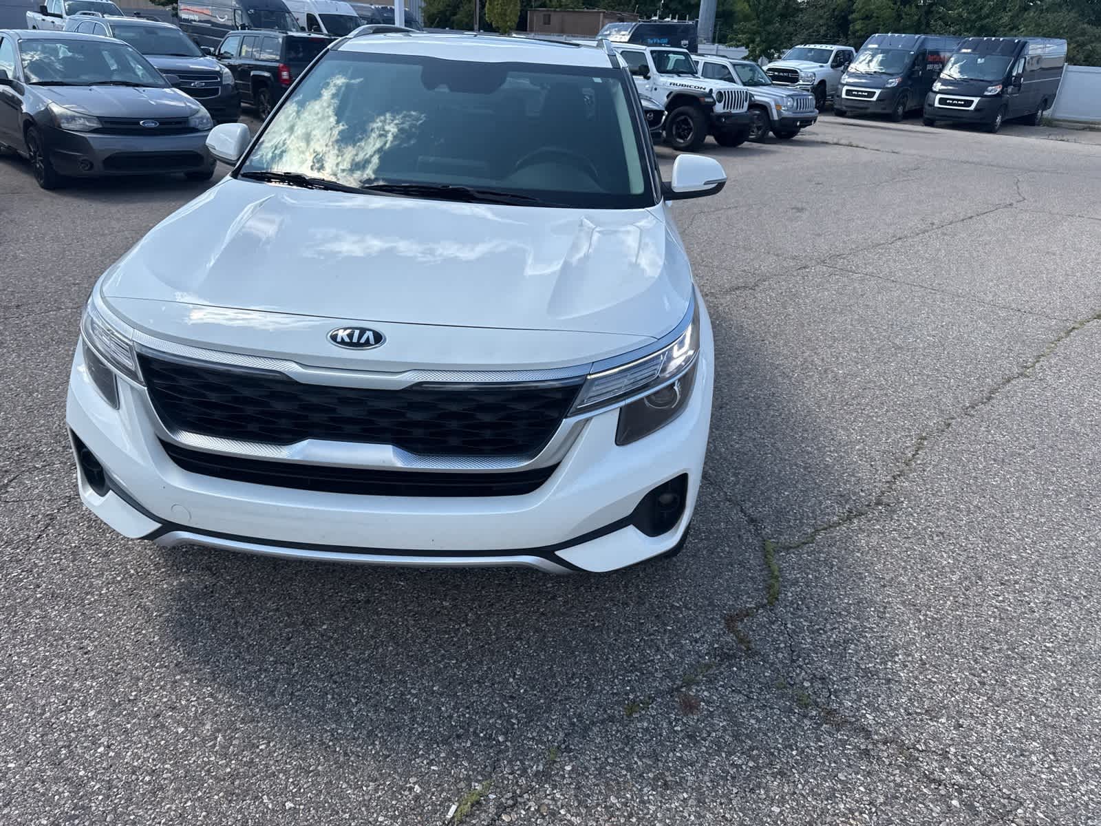 Thumbnail: 2021 Kia Seltos - 4