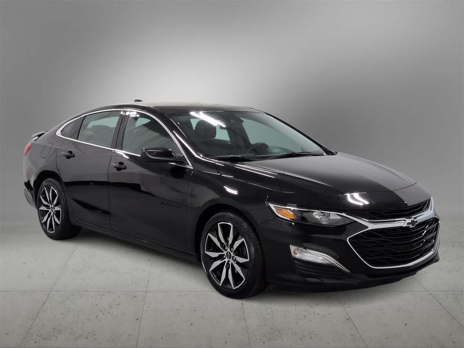 2024 Chevrolet Malibu RS photo 2