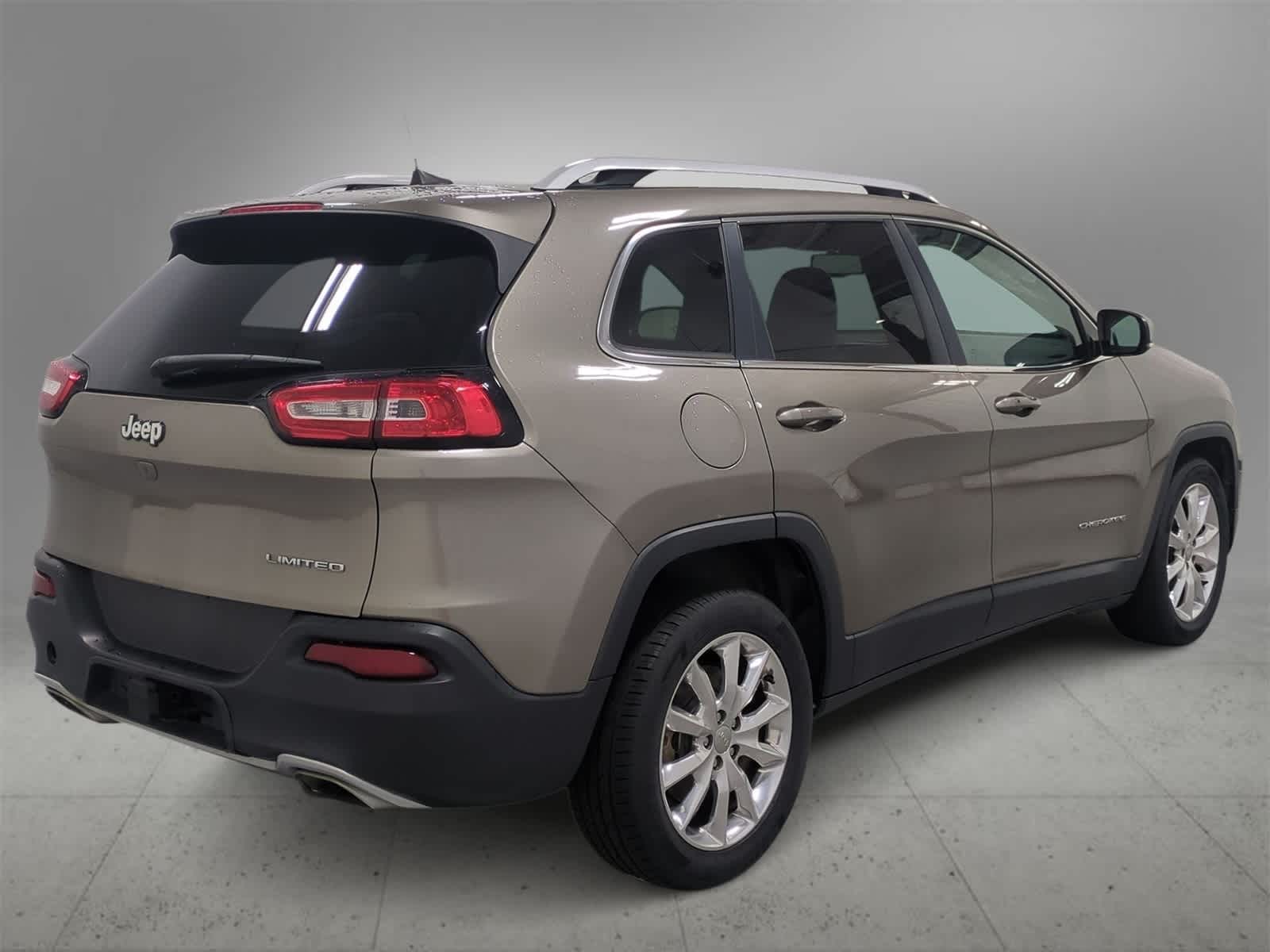 Thumbnail: 2016 Jeep Cherokee - 8