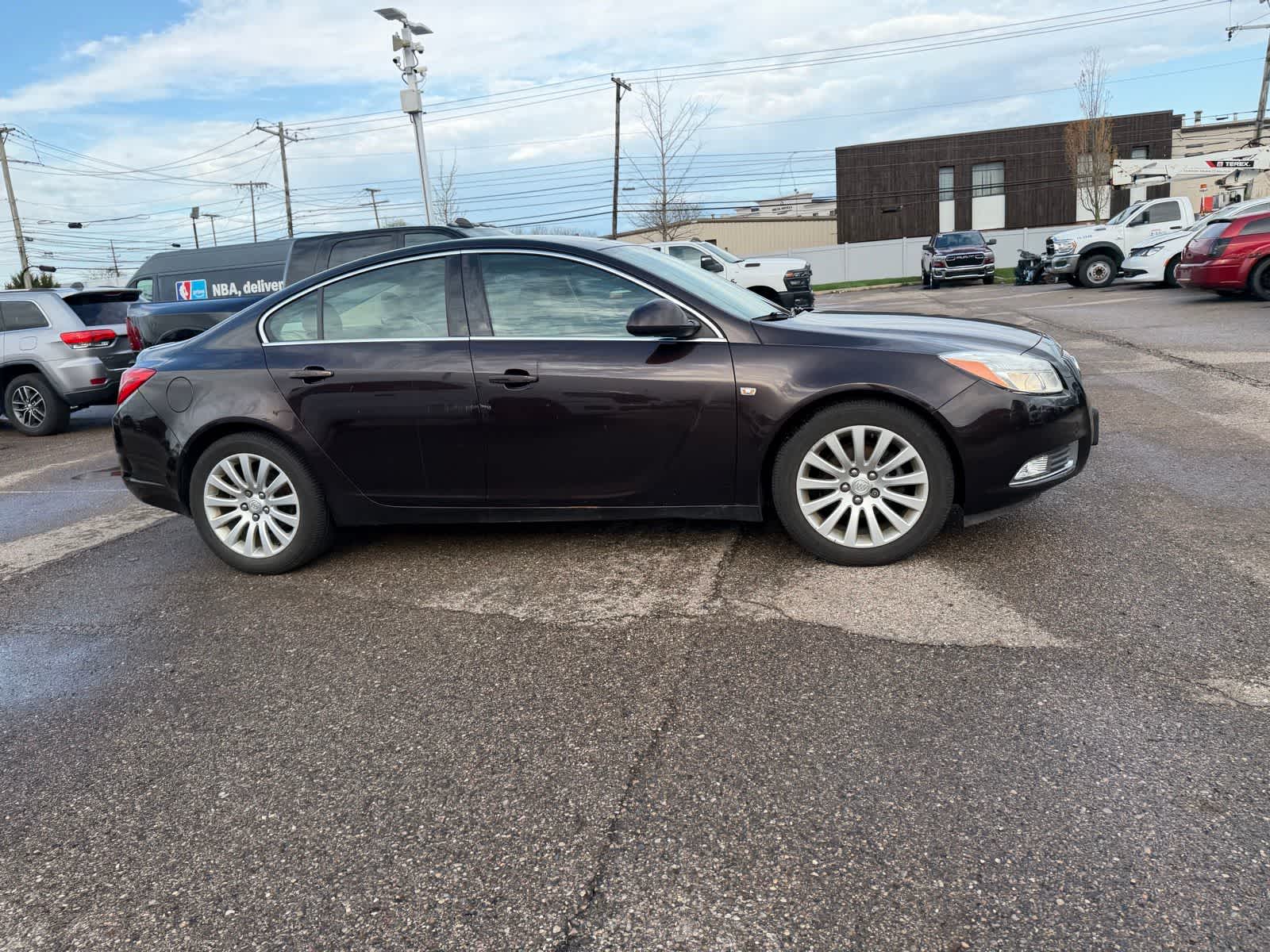 Thumbnail: 2011 Buick Regal - 14