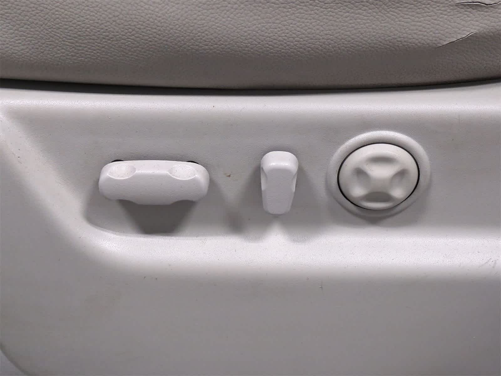 Thumbnail: 2008 Chevrolet Suburban - 17