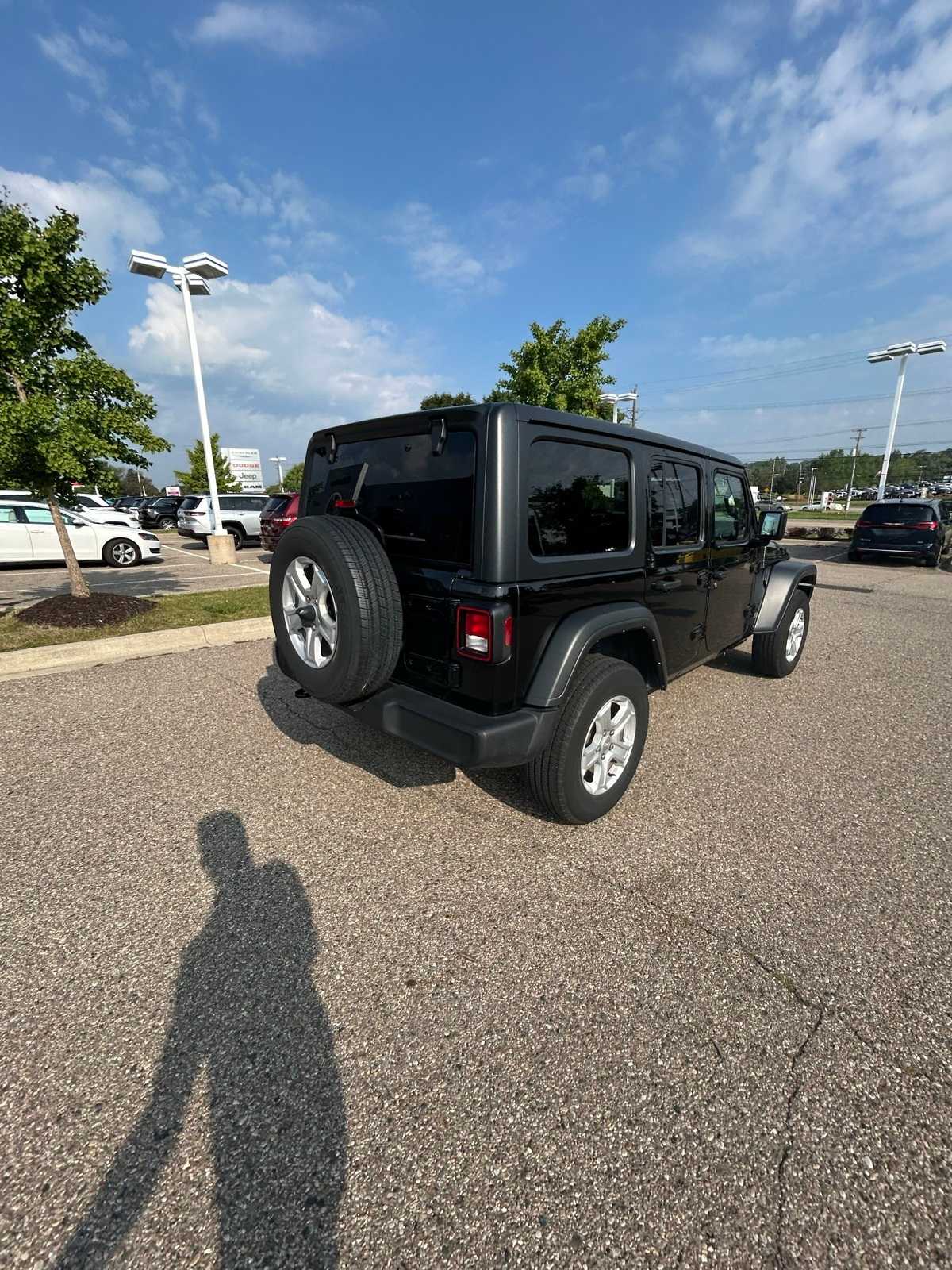 Thumbnail: 2021 Jeep Wrangler - 17