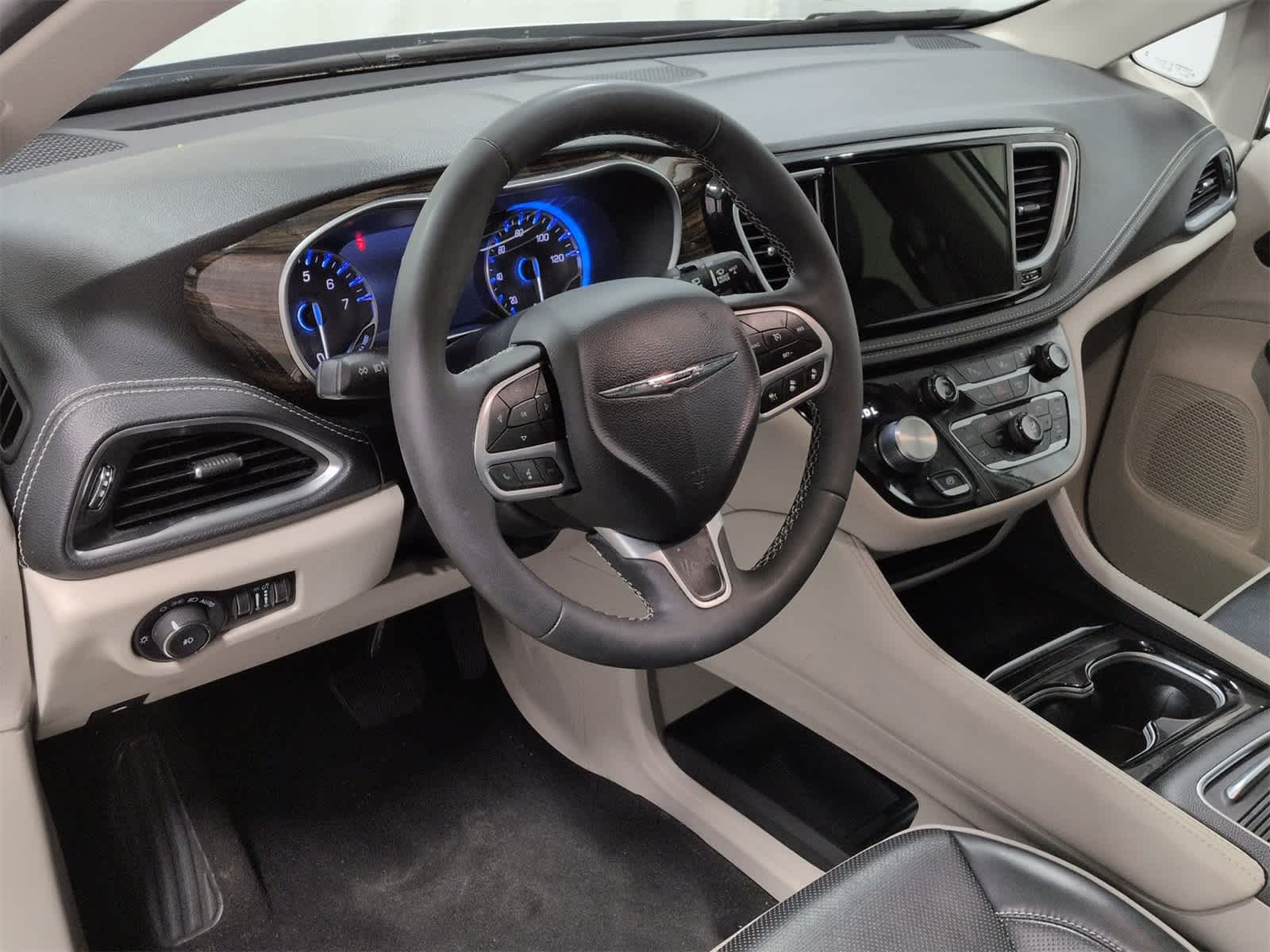 Thumbnail: 2024 Chrysler Pacifica - 10