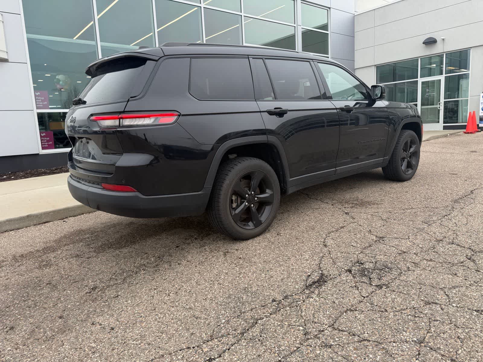 Thumbnail: 2022 Jeep Grand Cherokee L - 17