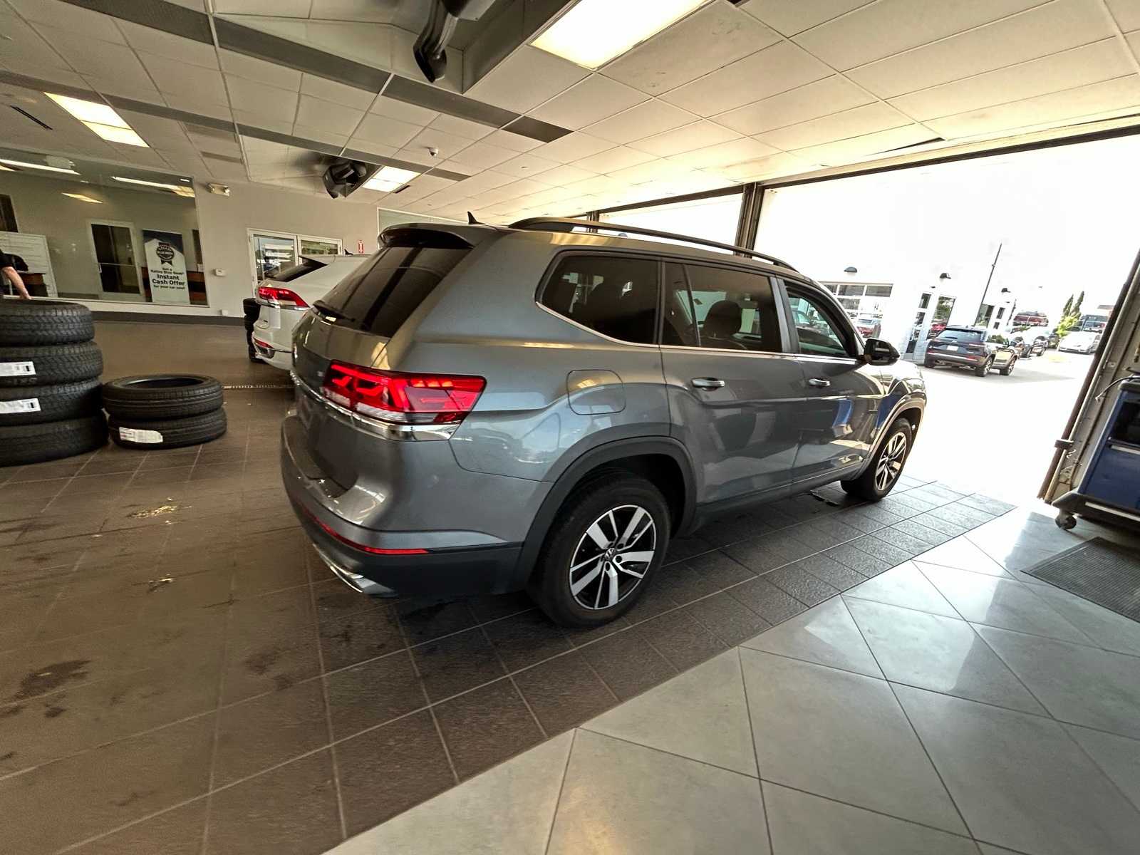 Thumbnail: 2022 Volkswagen Atlas - 16