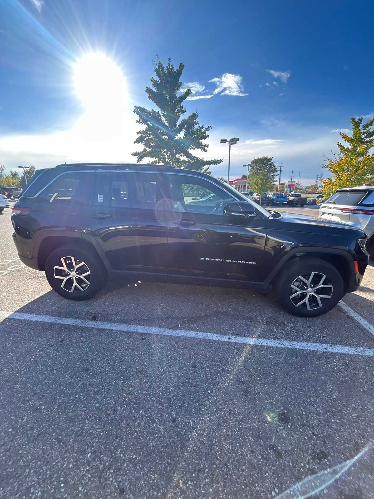 Thumbnail: 2024 Jeep Grand Cherokee - 14