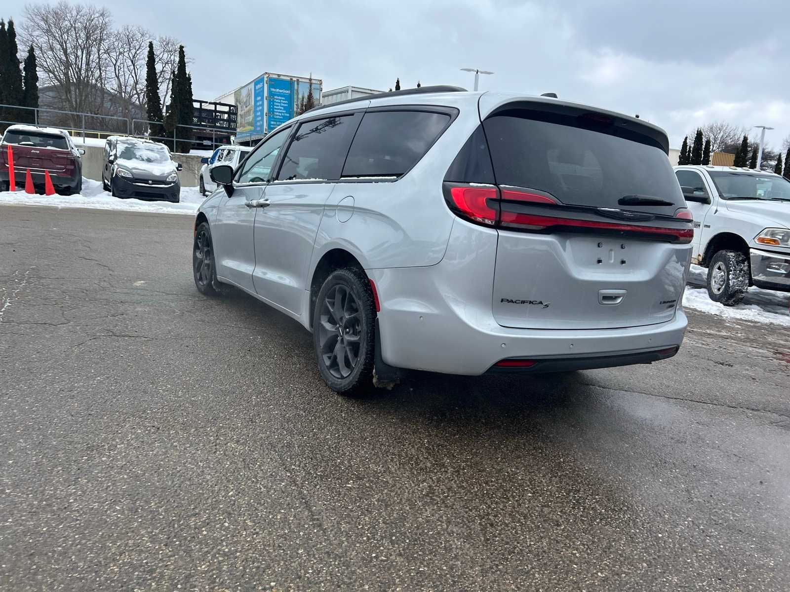 Thumbnail: 2023 Chrysler Pacifica - 26