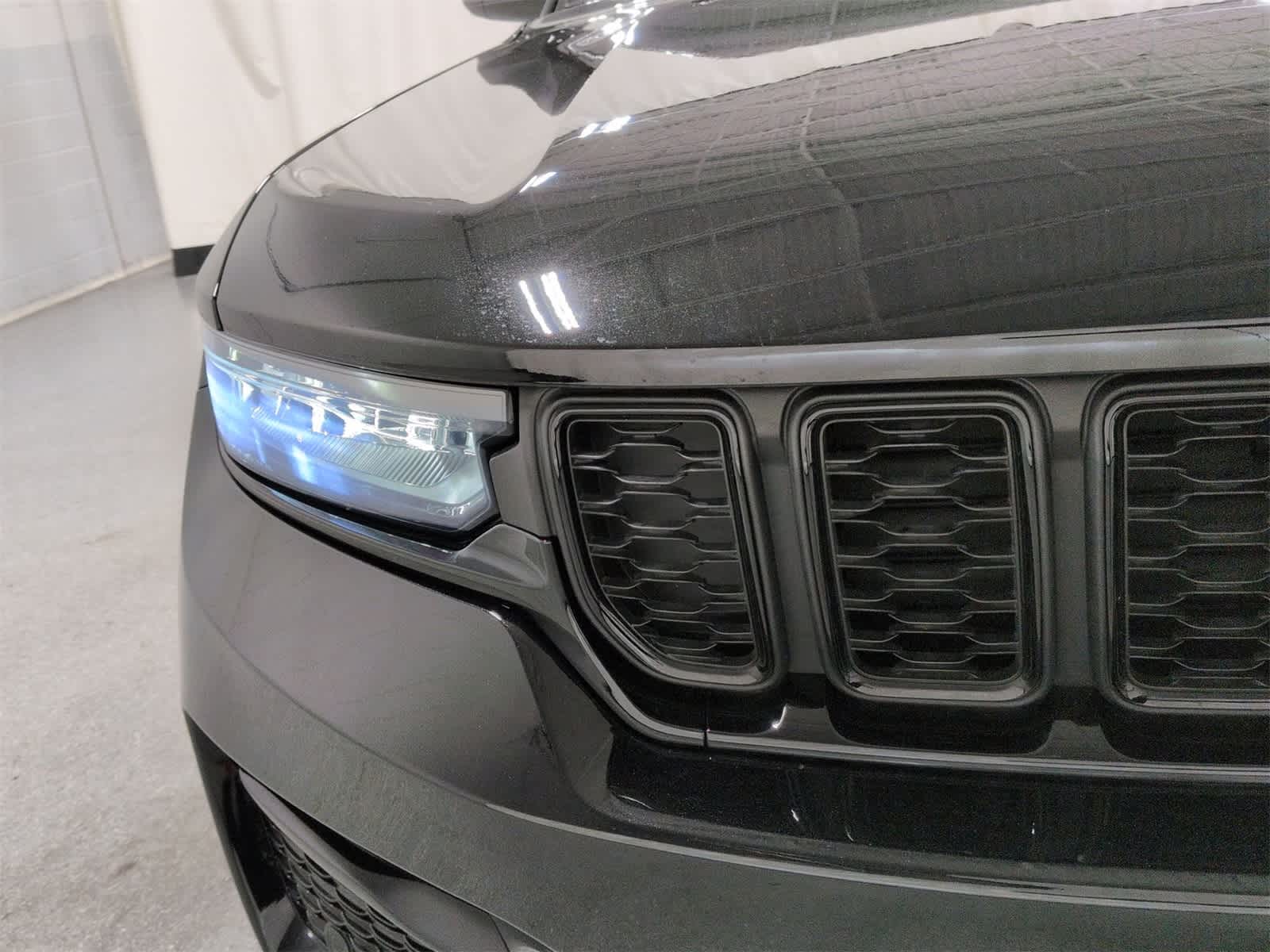 Thumbnail: 2023 Jeep Grand Cherokee - 11