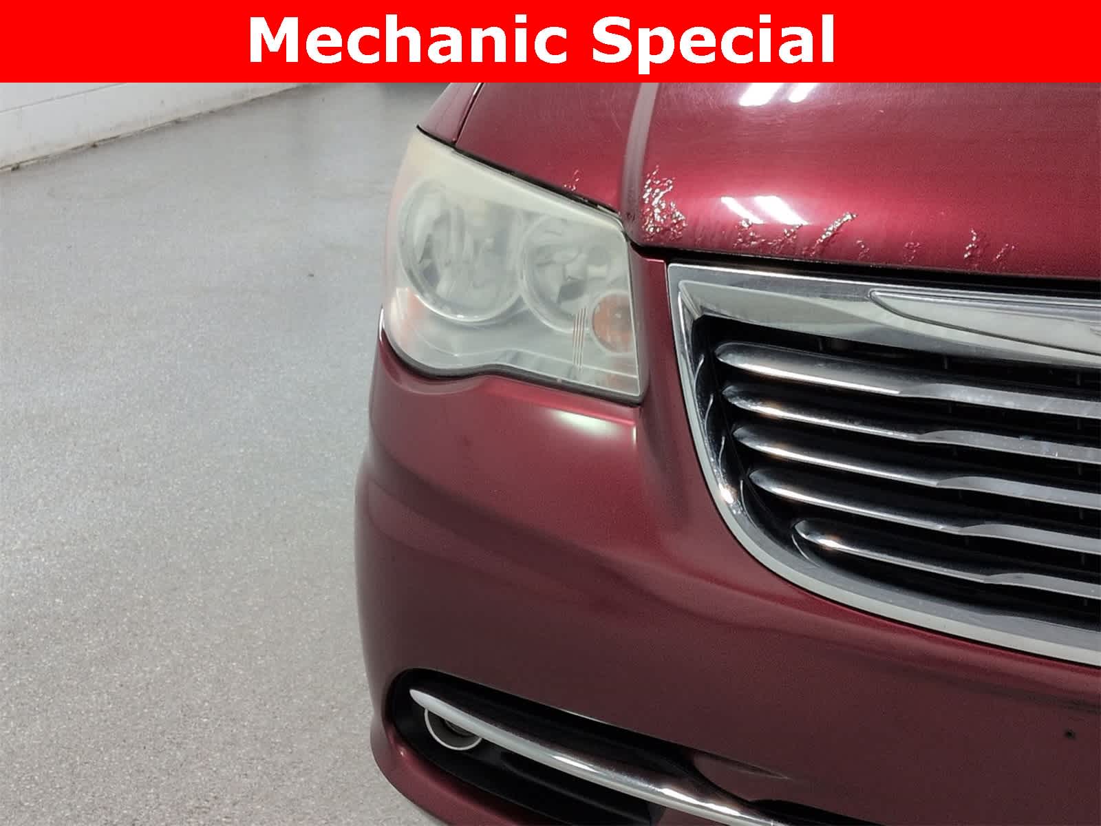 Thumbnail: 2012 Chrysler Town & Country - 11