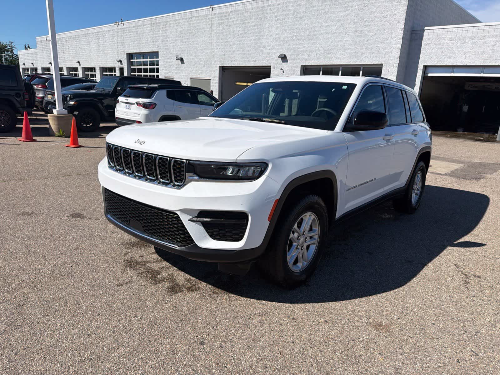 Used 2024 Jeep Grand Cherokee Laredo SUV