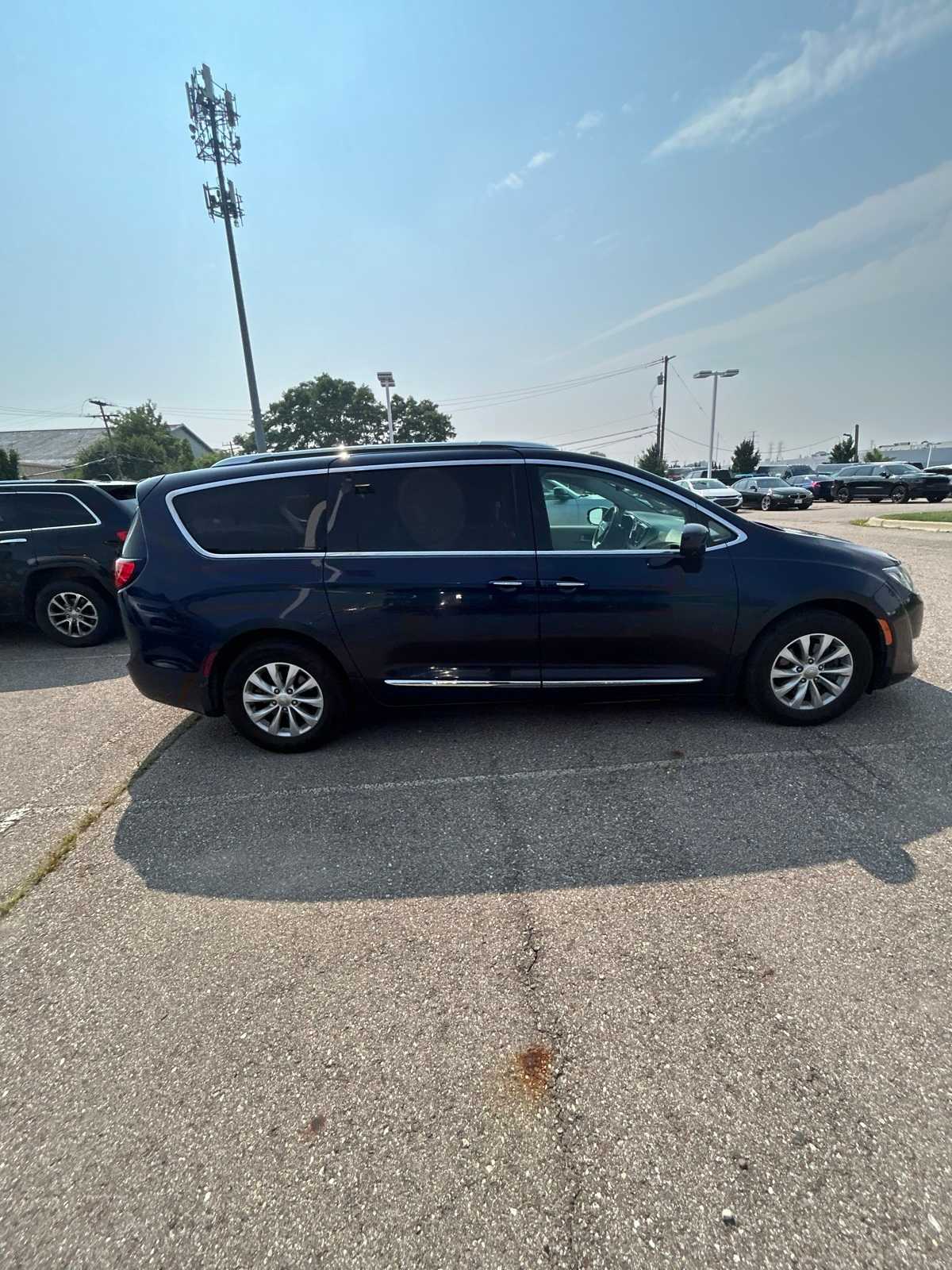 Thumbnail: 2018 Chrysler Pacifica - 15
