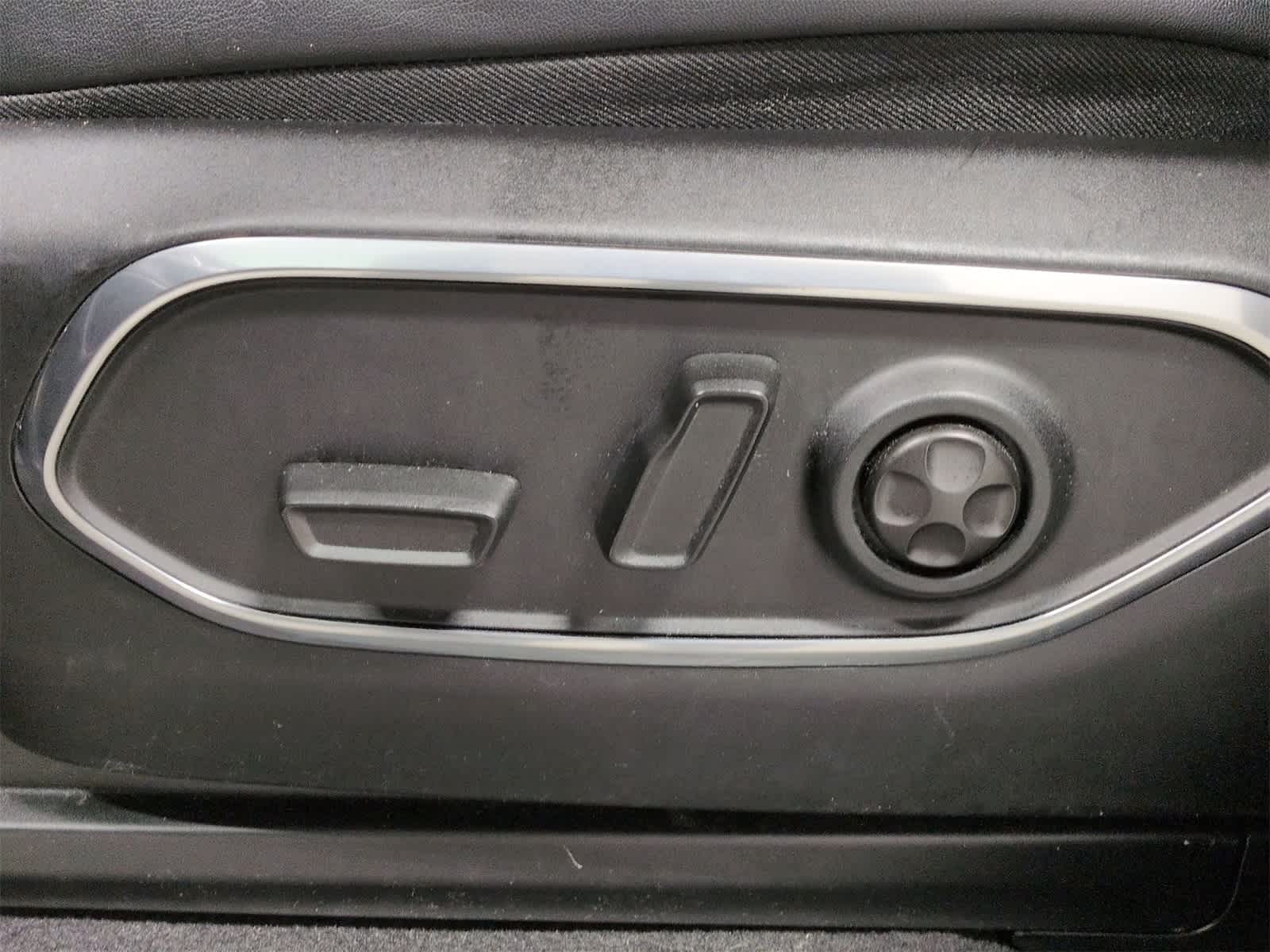 Thumbnail: 2022 Jeep Wagoneer - 18