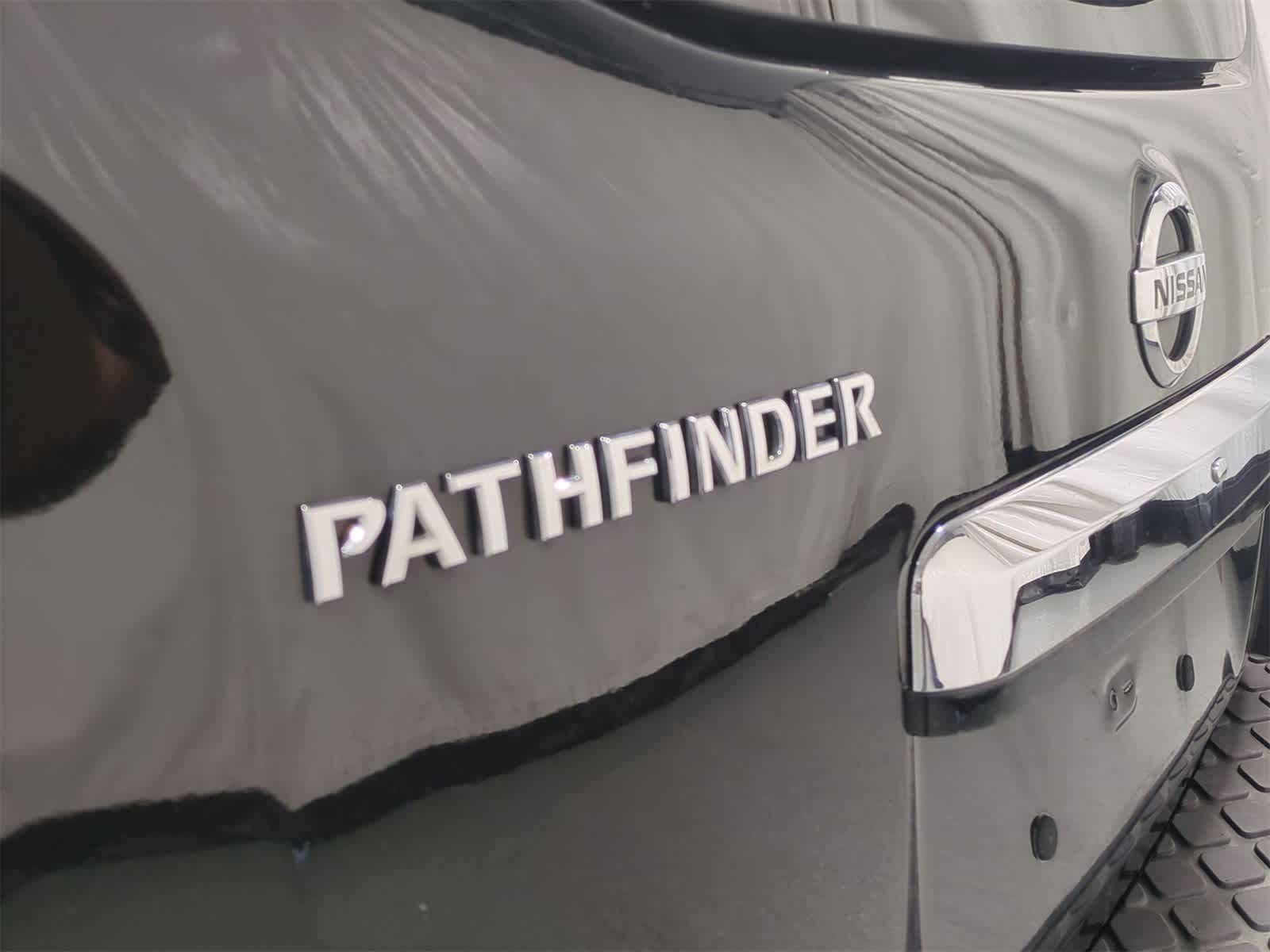 Thumbnail: 2012 Nissan Pathfinder - 13