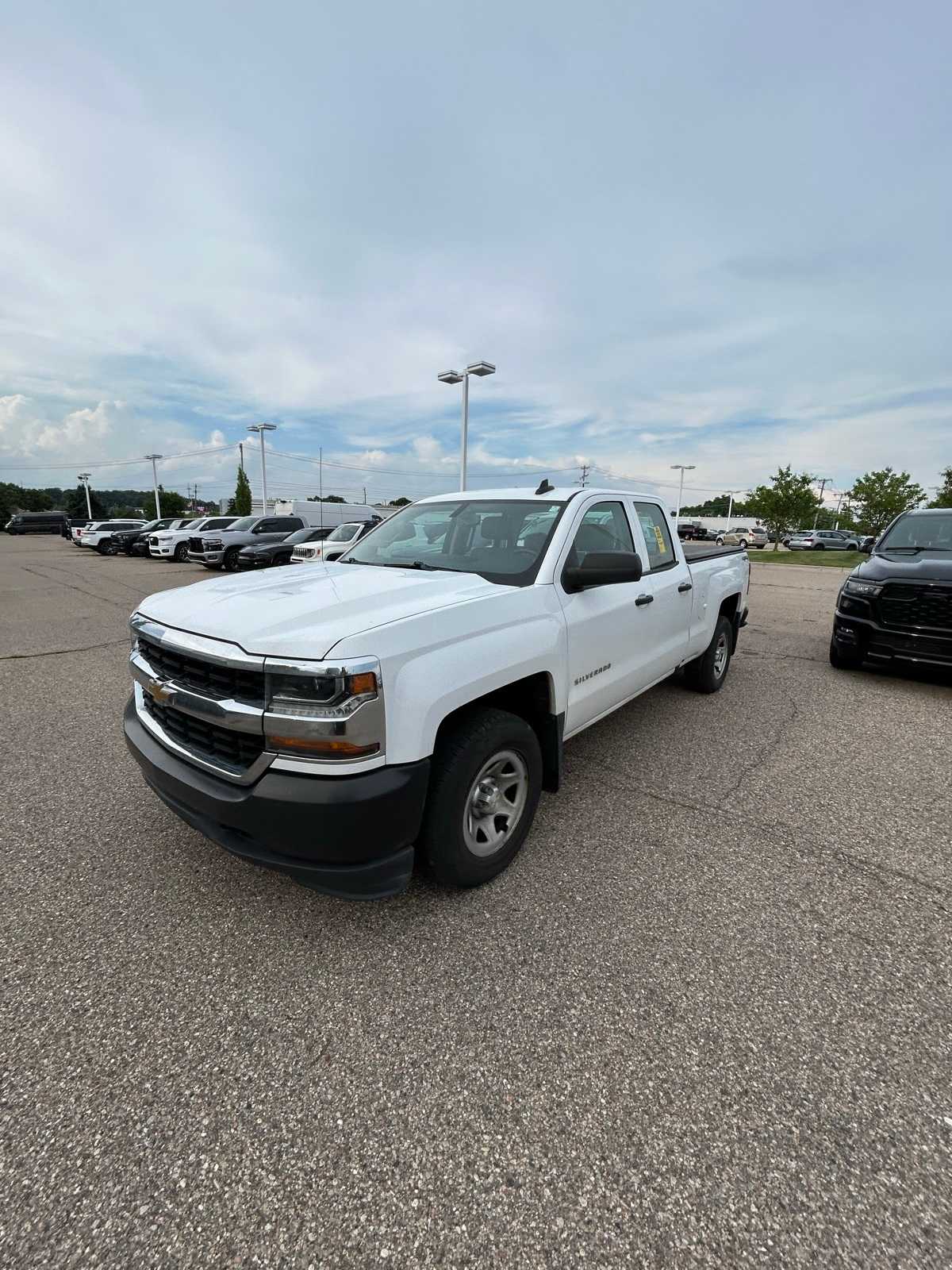 Thumbnail: 2017 Chevrolet Silverado 1500 - 2