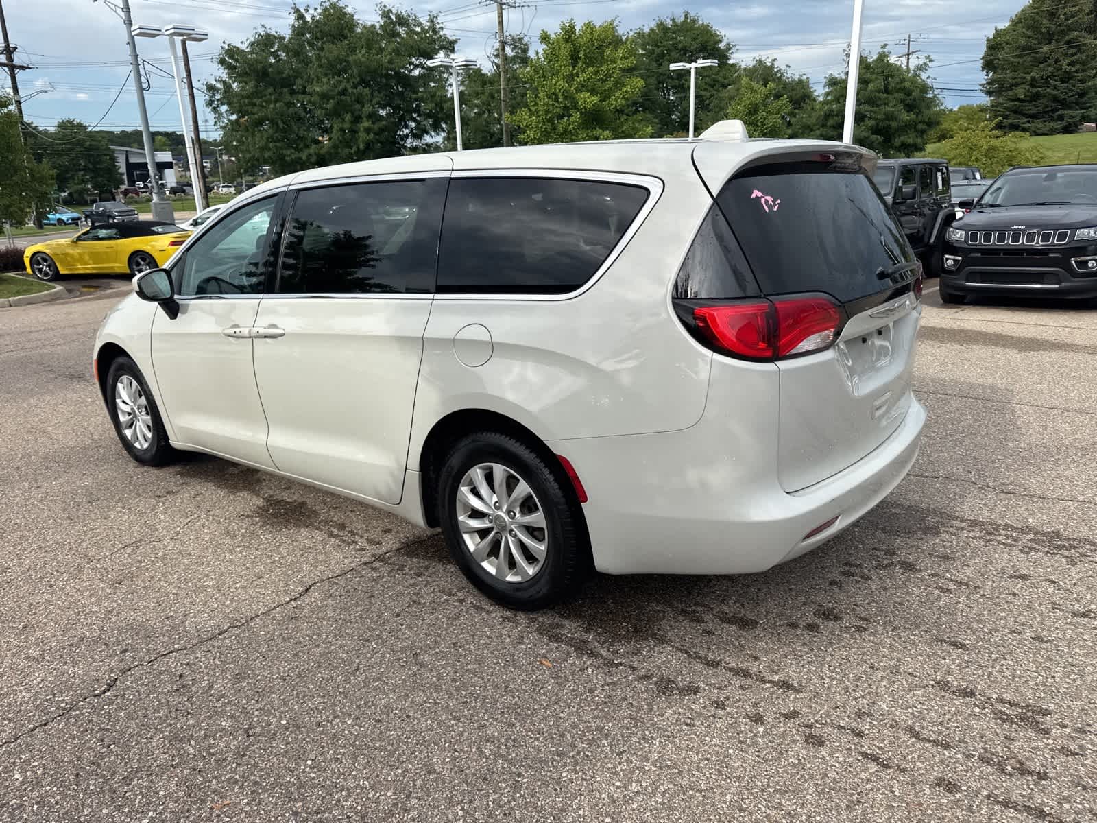 Thumbnail: 2017 Chrysler Pacifica - 25