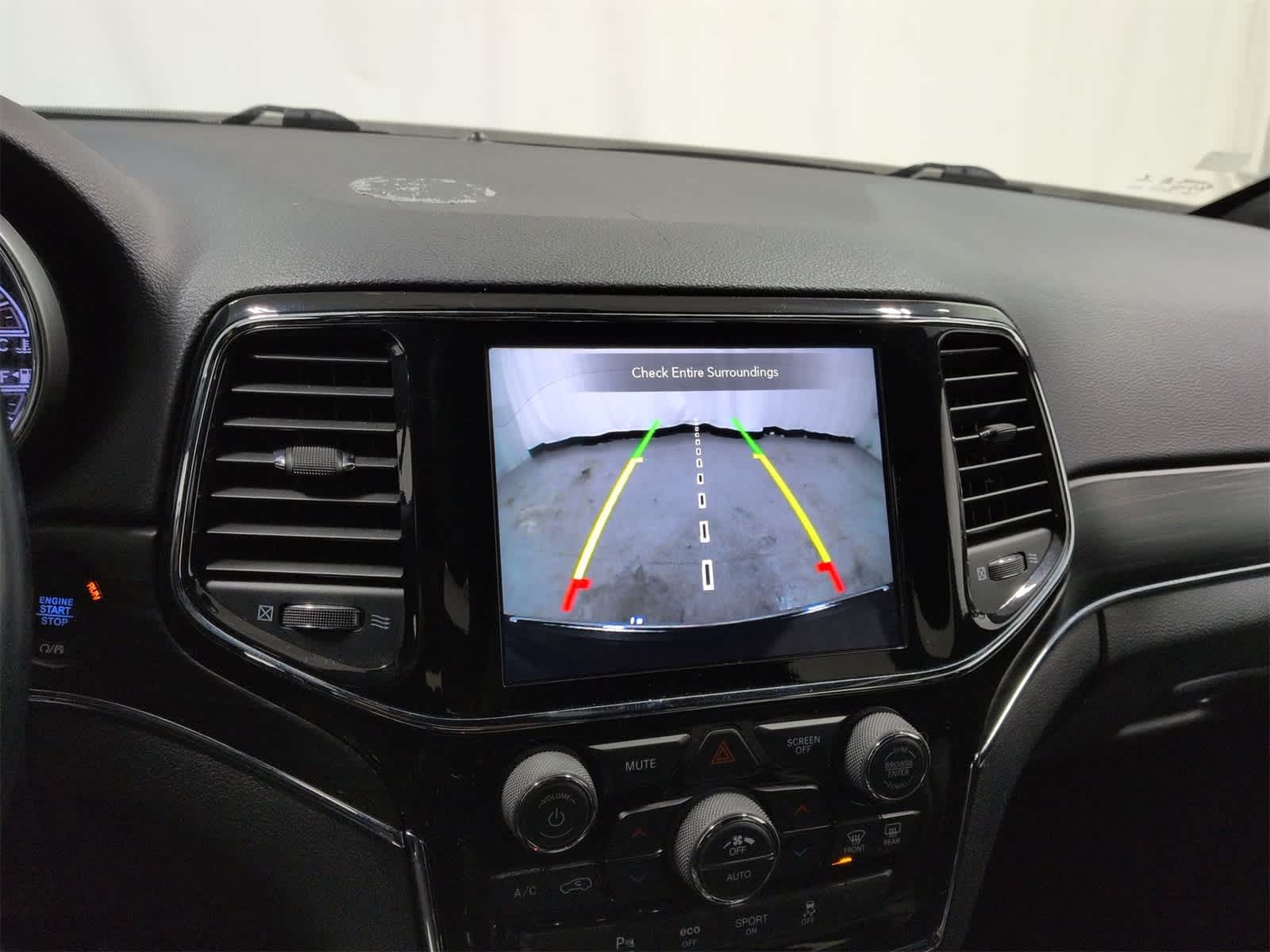 Thumbnail: 2020 Jeep Grand Cherokee - 32