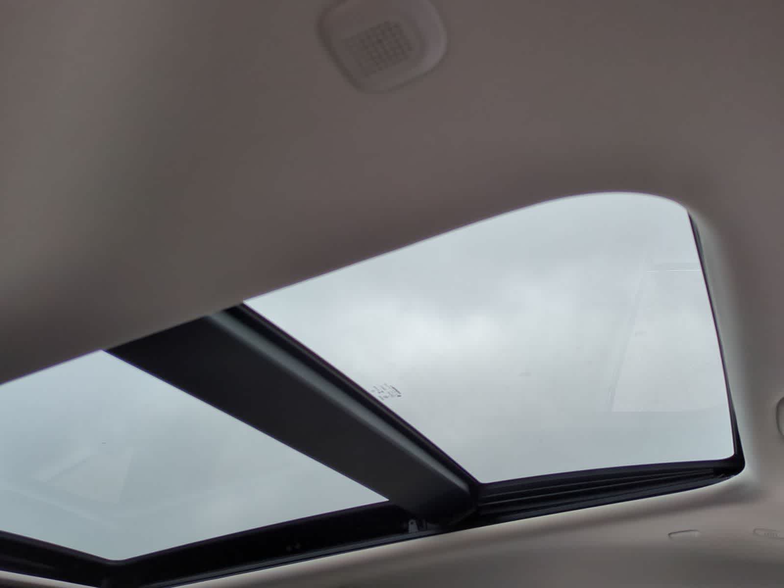 Thumbnail: 2022 Chrysler Pacifica - 23