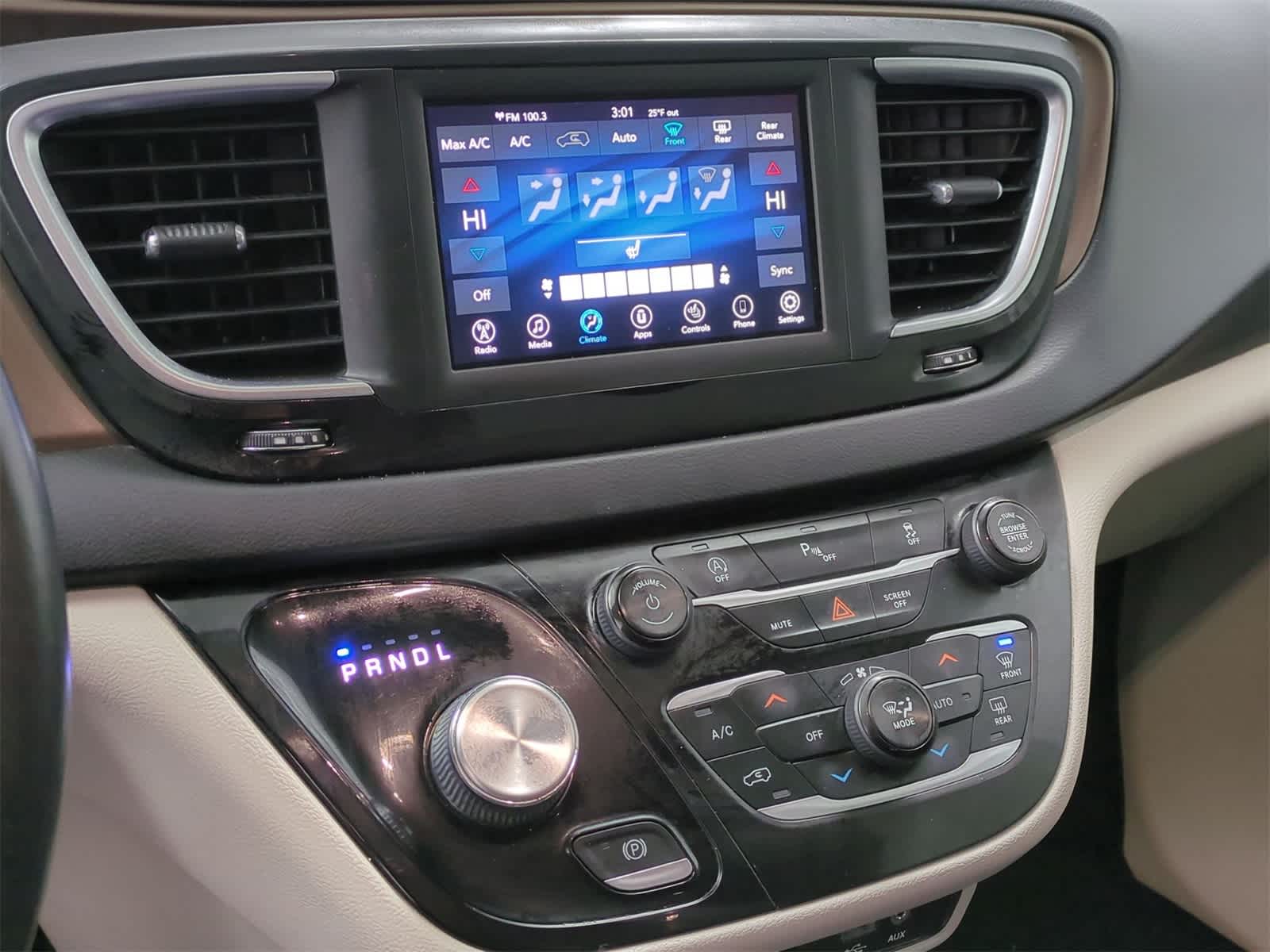 Thumbnail: 2018 Chrysler Pacifica - 28