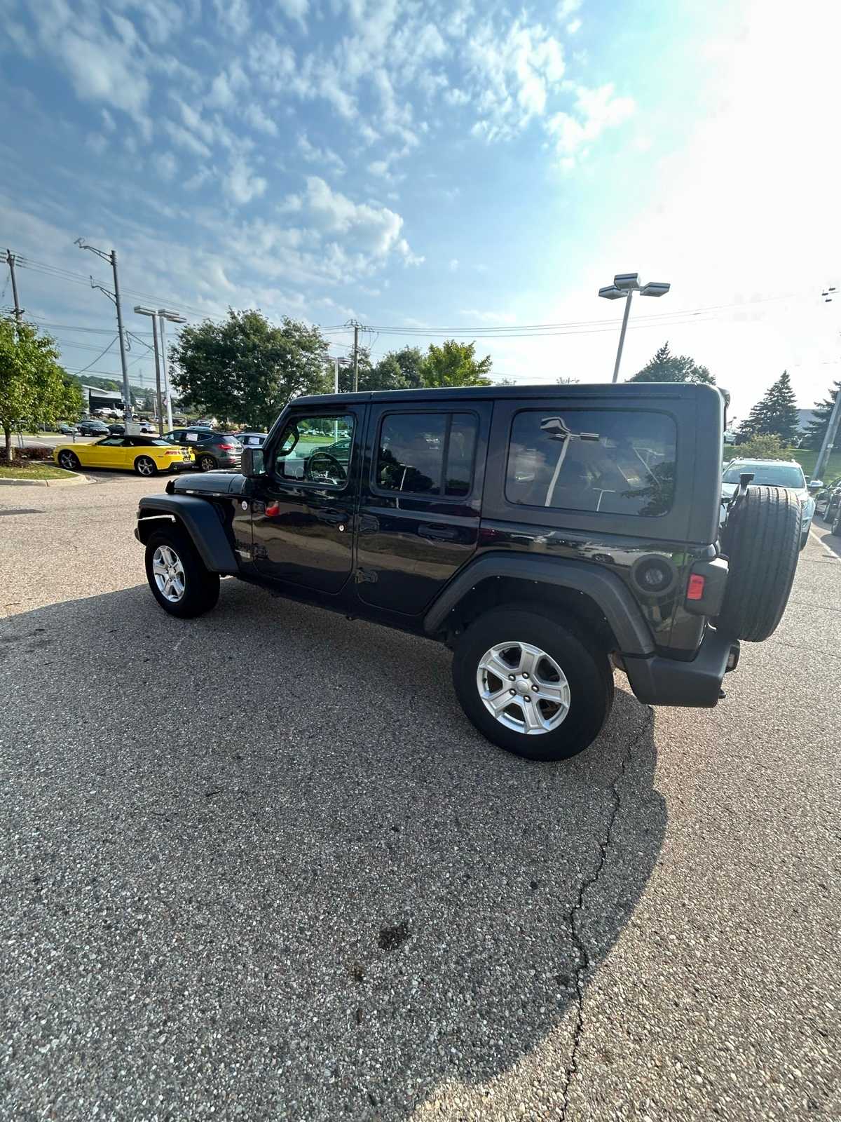Thumbnail: 2021 Jeep Wrangler - 28