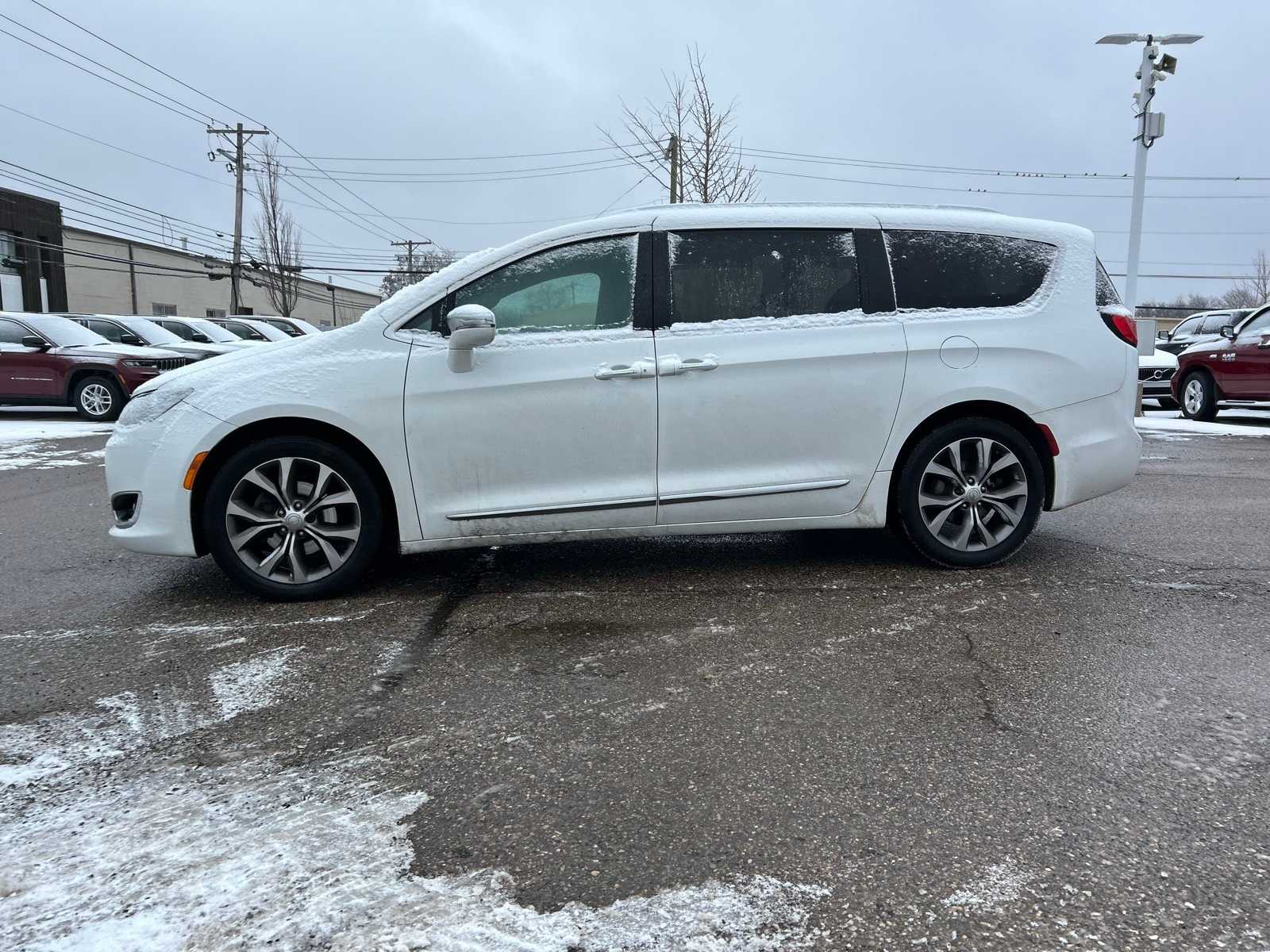 Thumbnail: 2020 Chrysler Pacifica - 27