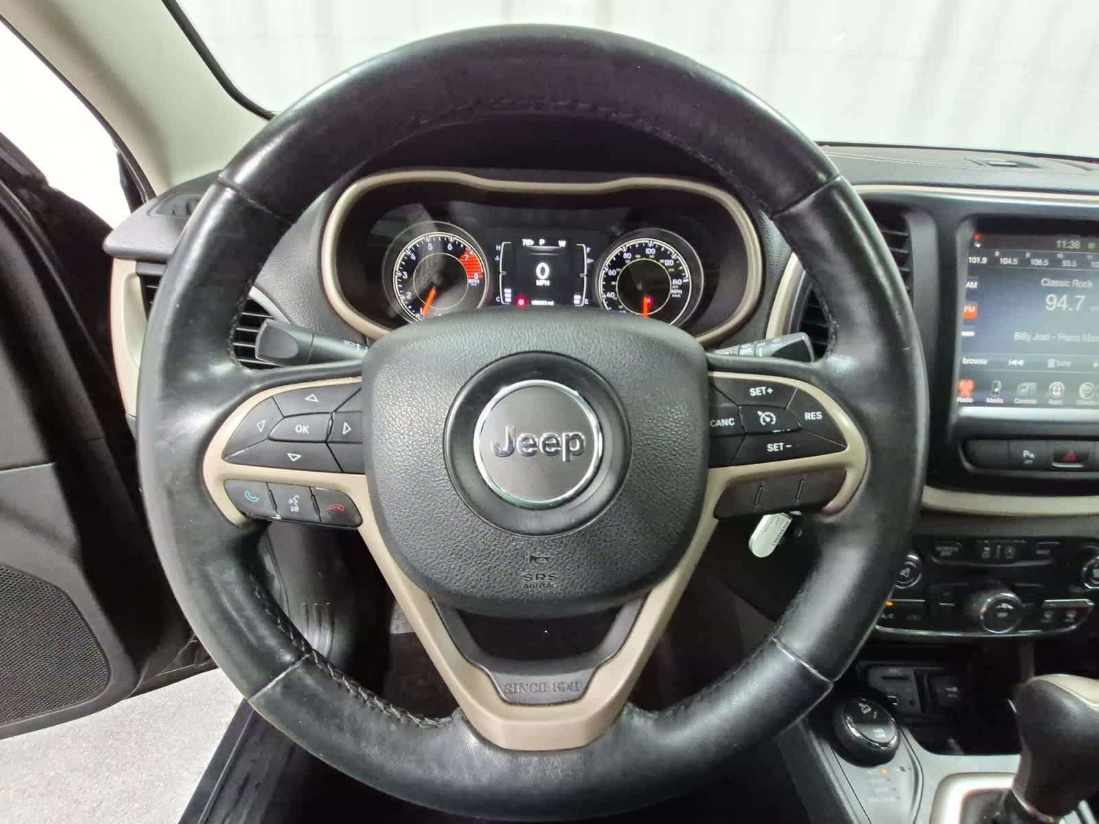 Thumbnail: 2017 Jeep Cherokee - 32
