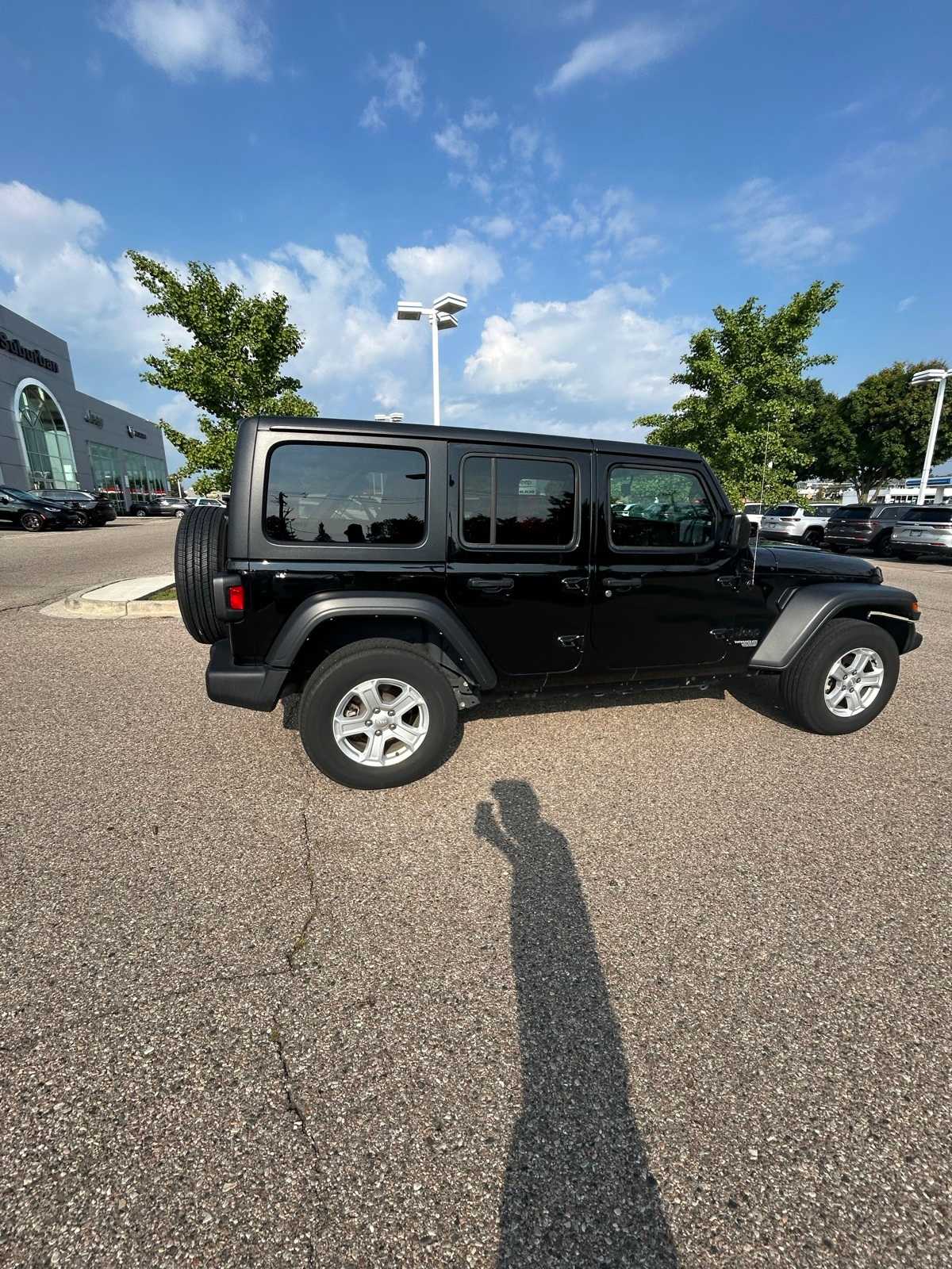 Thumbnail: 2021 Jeep Wrangler - 14