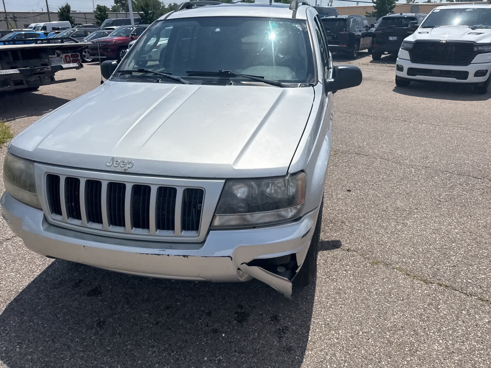 Thumbnail: 2004 Jeep Grand Cherokee - 3
