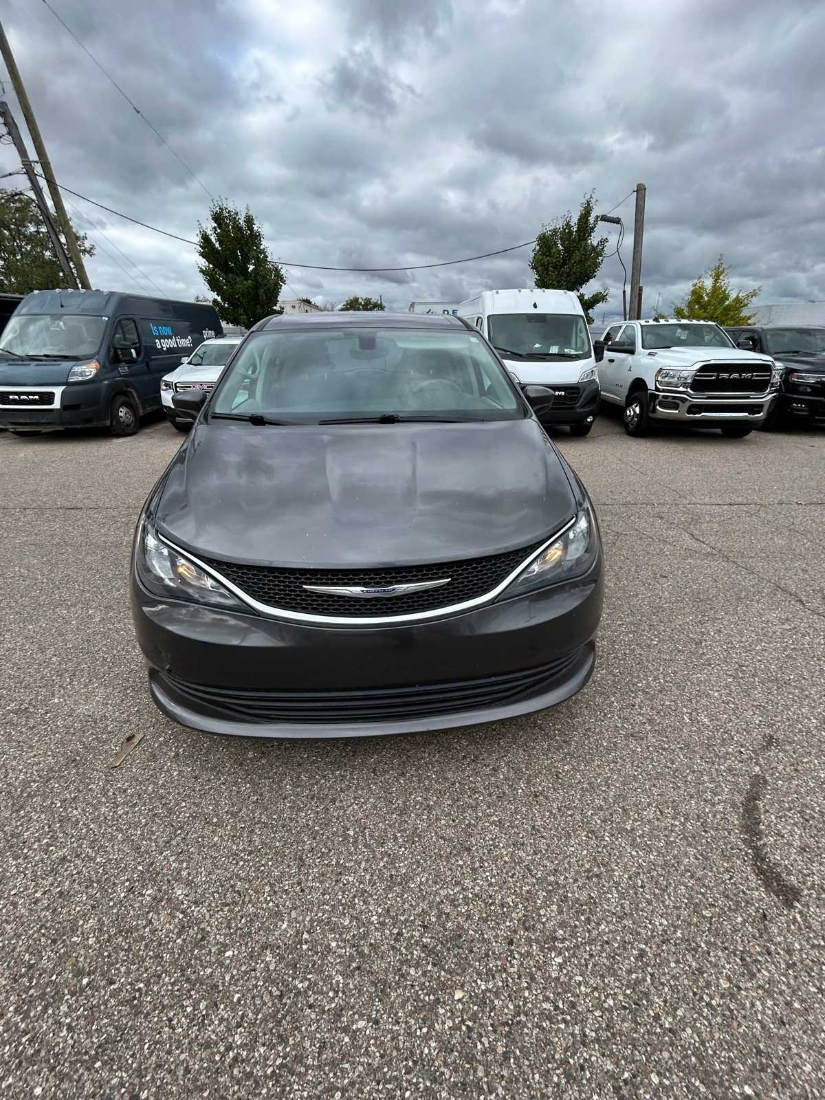 Thumbnail: 2017 Chrysler Pacifica - 7