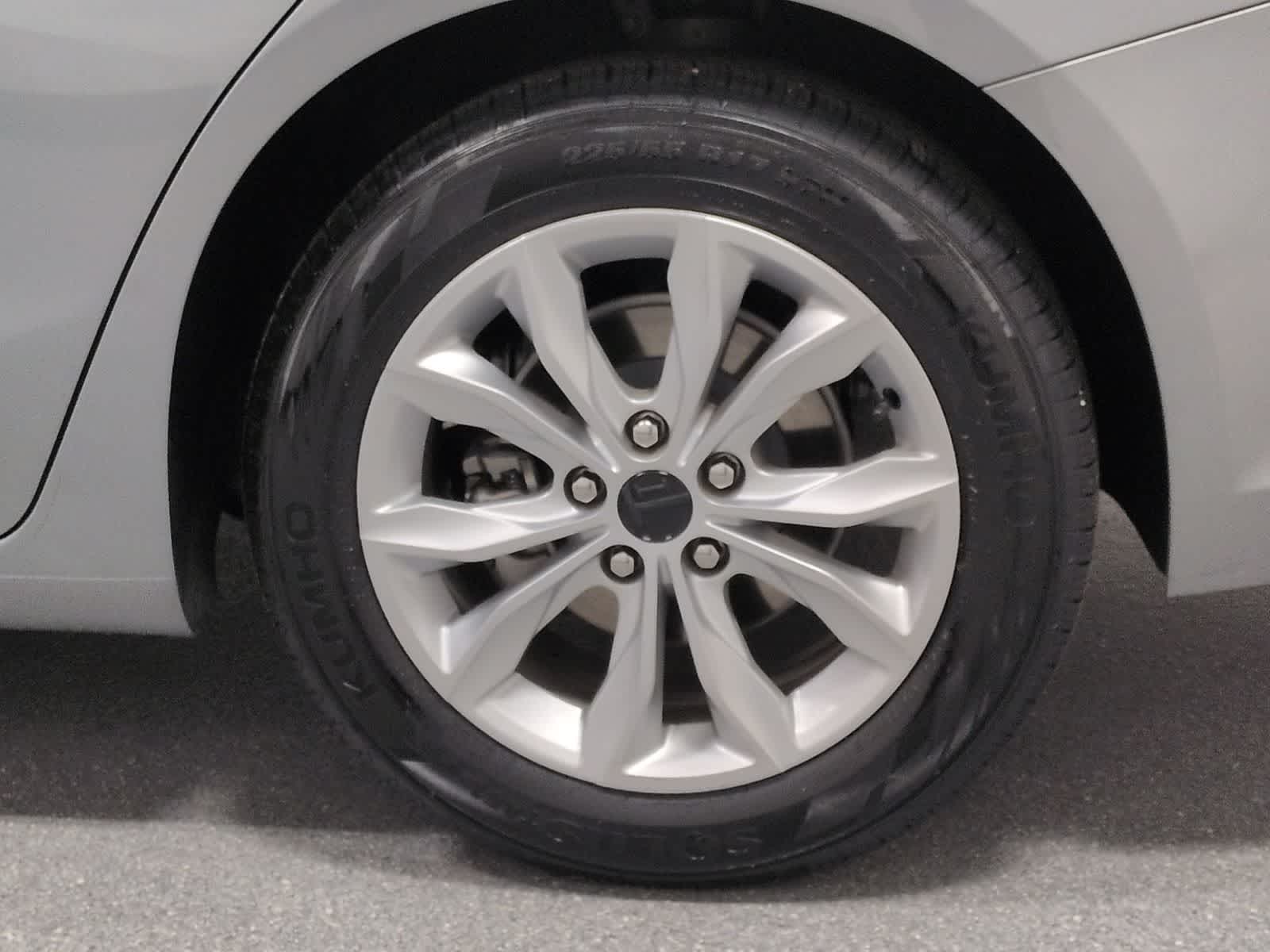 Thumbnail: 2023 Chevrolet Malibu - 14