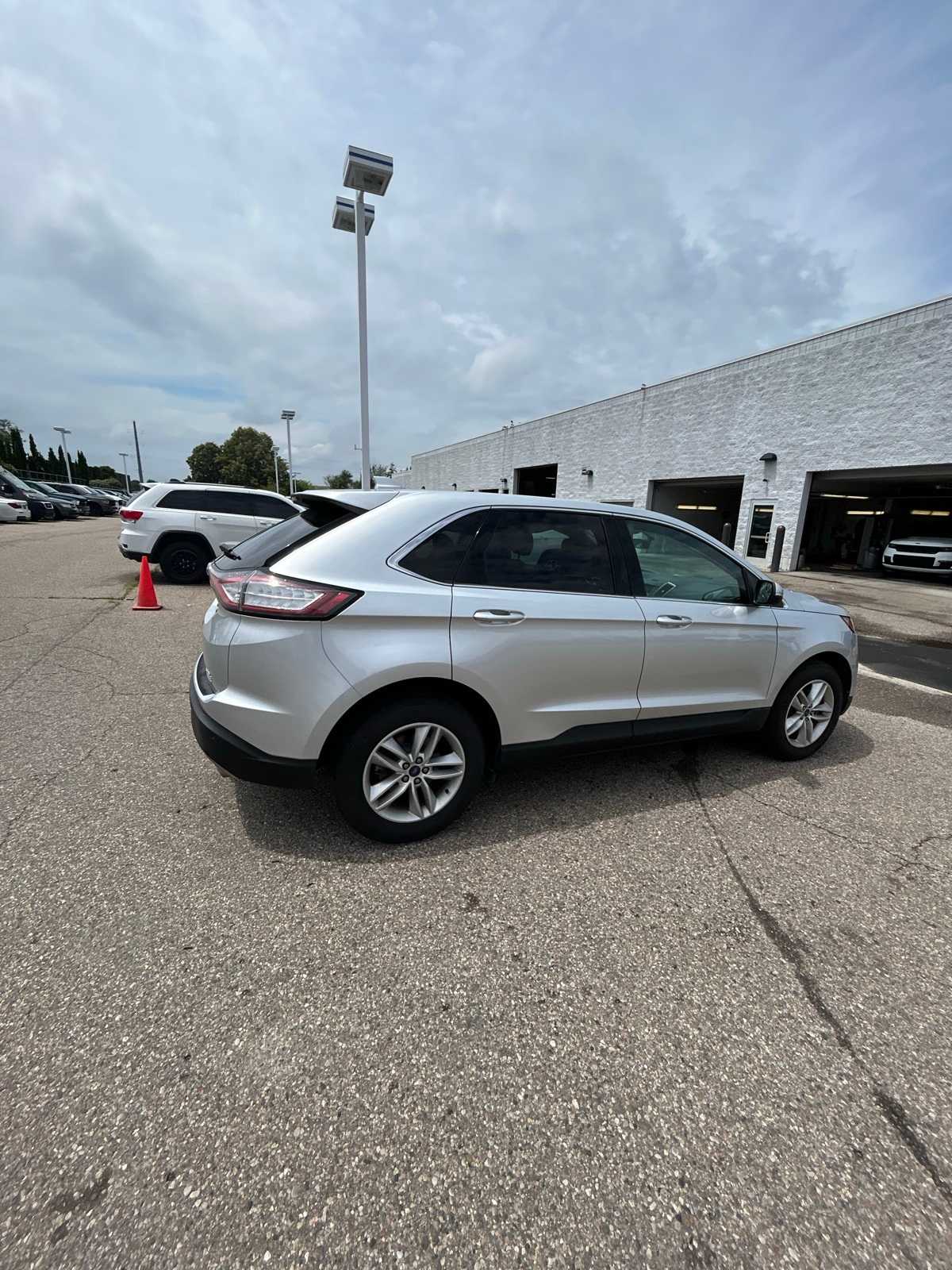 Thumbnail: 2017 Ford Edge - 16