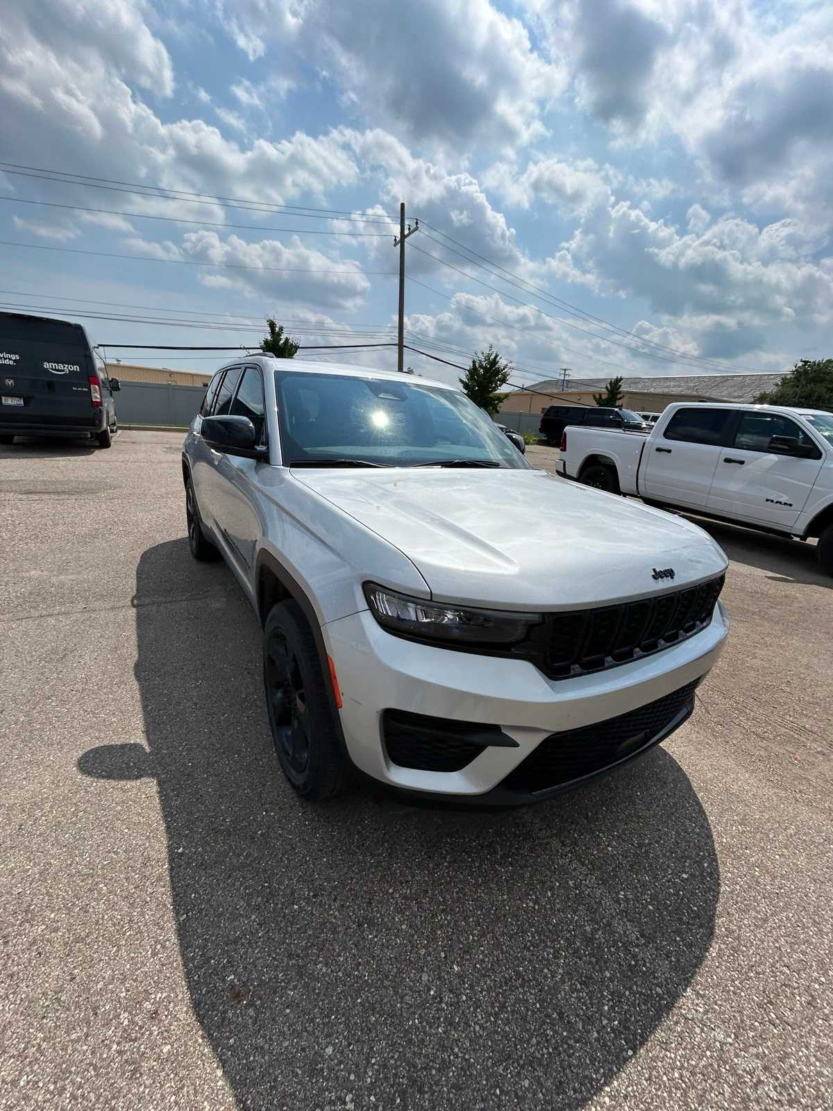 Thumbnail: 2023 Jeep Grand Cherokee - 9