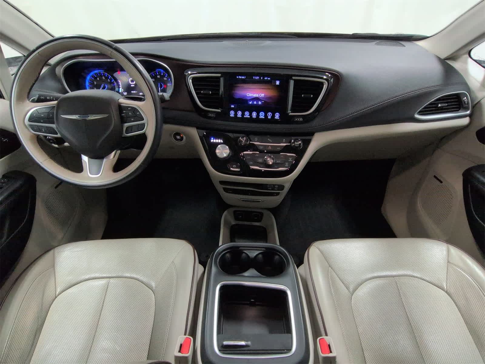 Thumbnail: 2017 Chrysler Pacifica - 17