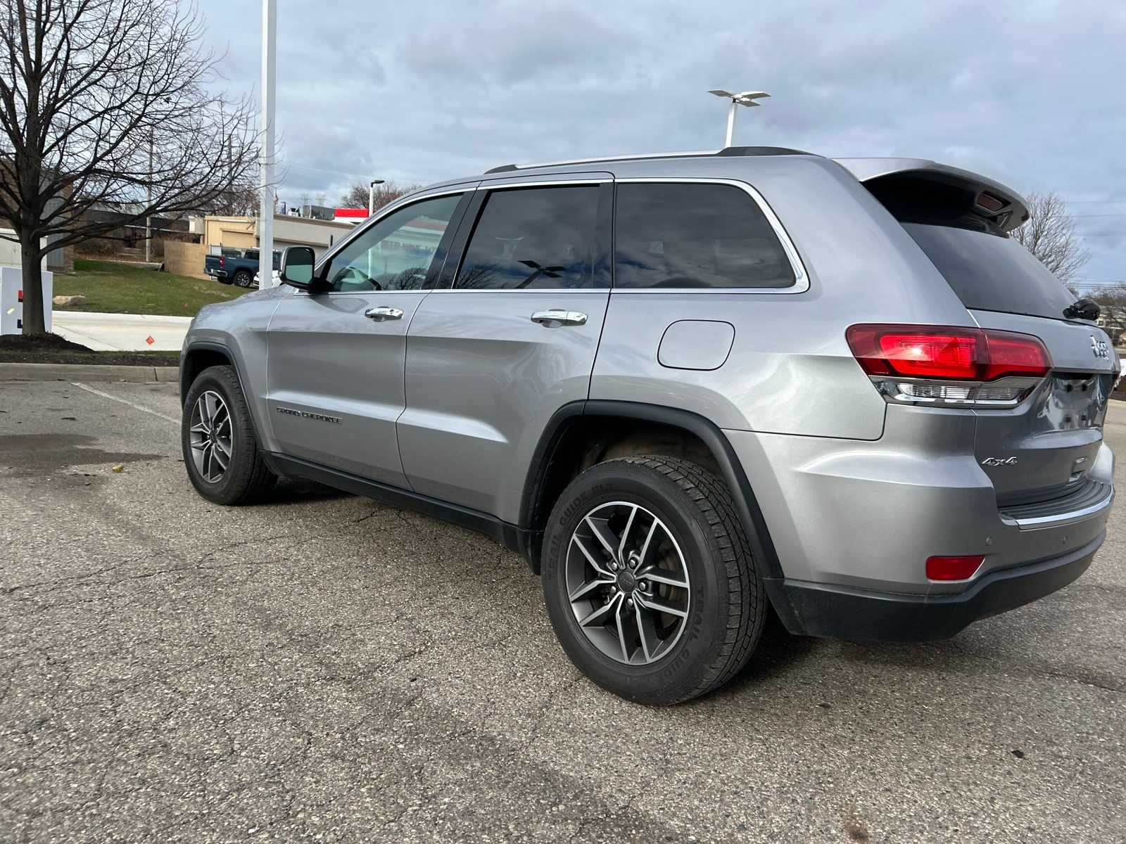 Thumbnail: 2020 Jeep Grand Cherokee - 17